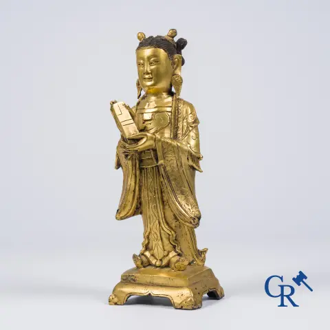 Aziatica, China. Een grote vergulde bronzen staande voorstelling van Longnu.