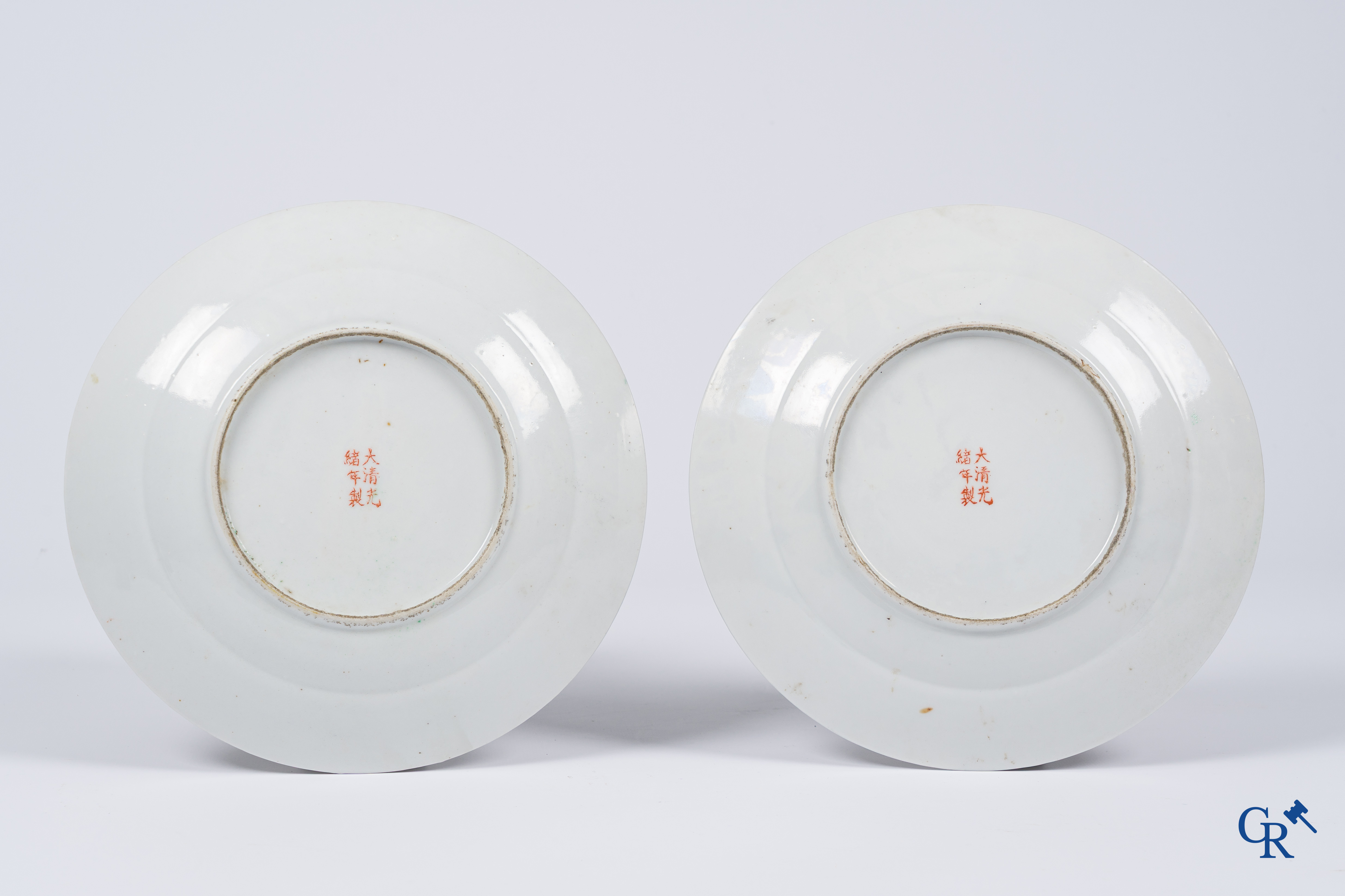 Asian Art, Chinese porcelain. Pair of plates in Chinese porcelain with "Mille Fleurs" decor. Guangxu period, marked.