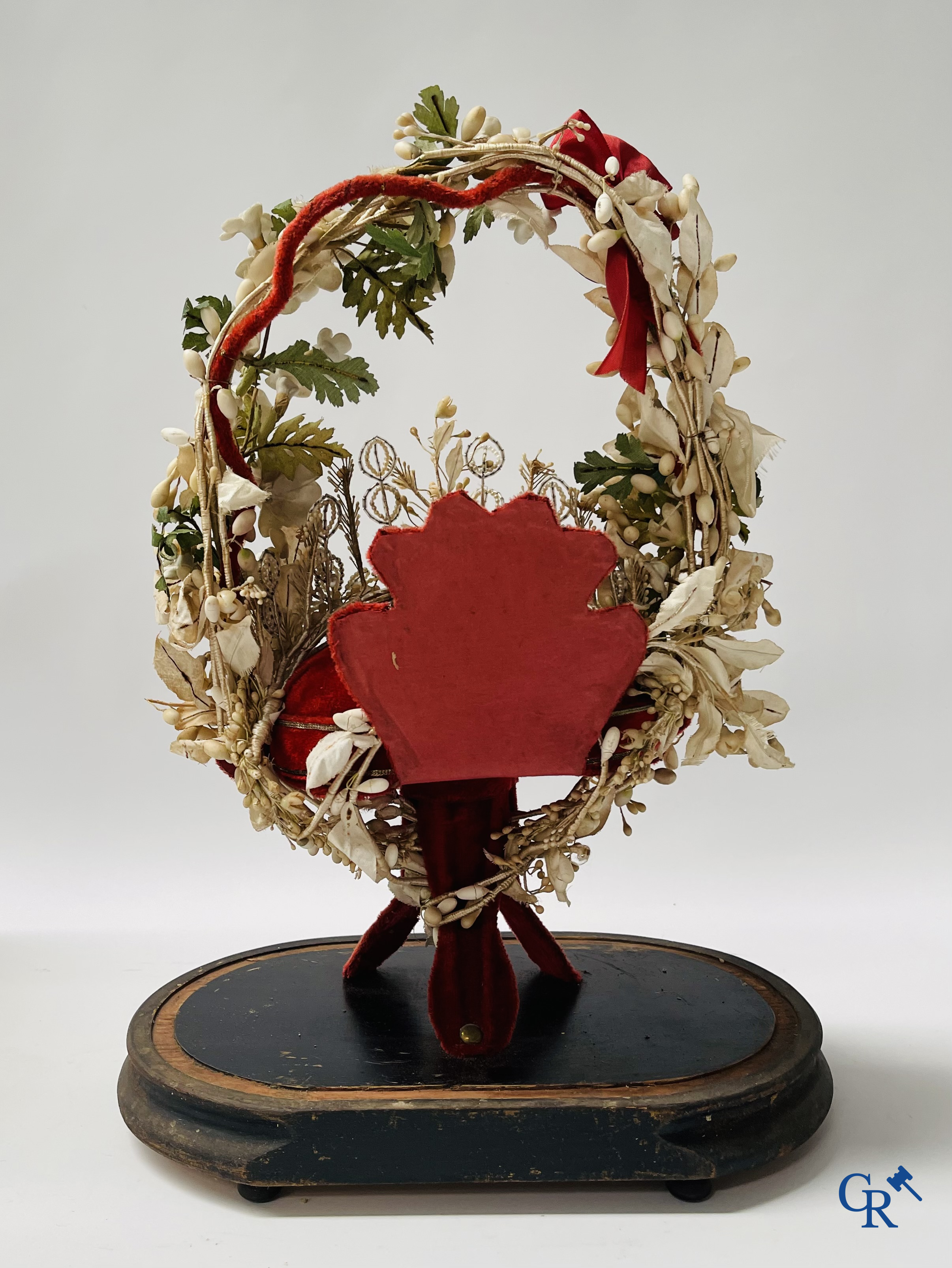 2 domes with wedding bouquet, one with flowers in biscuit, another with mirrors, dated 1908.