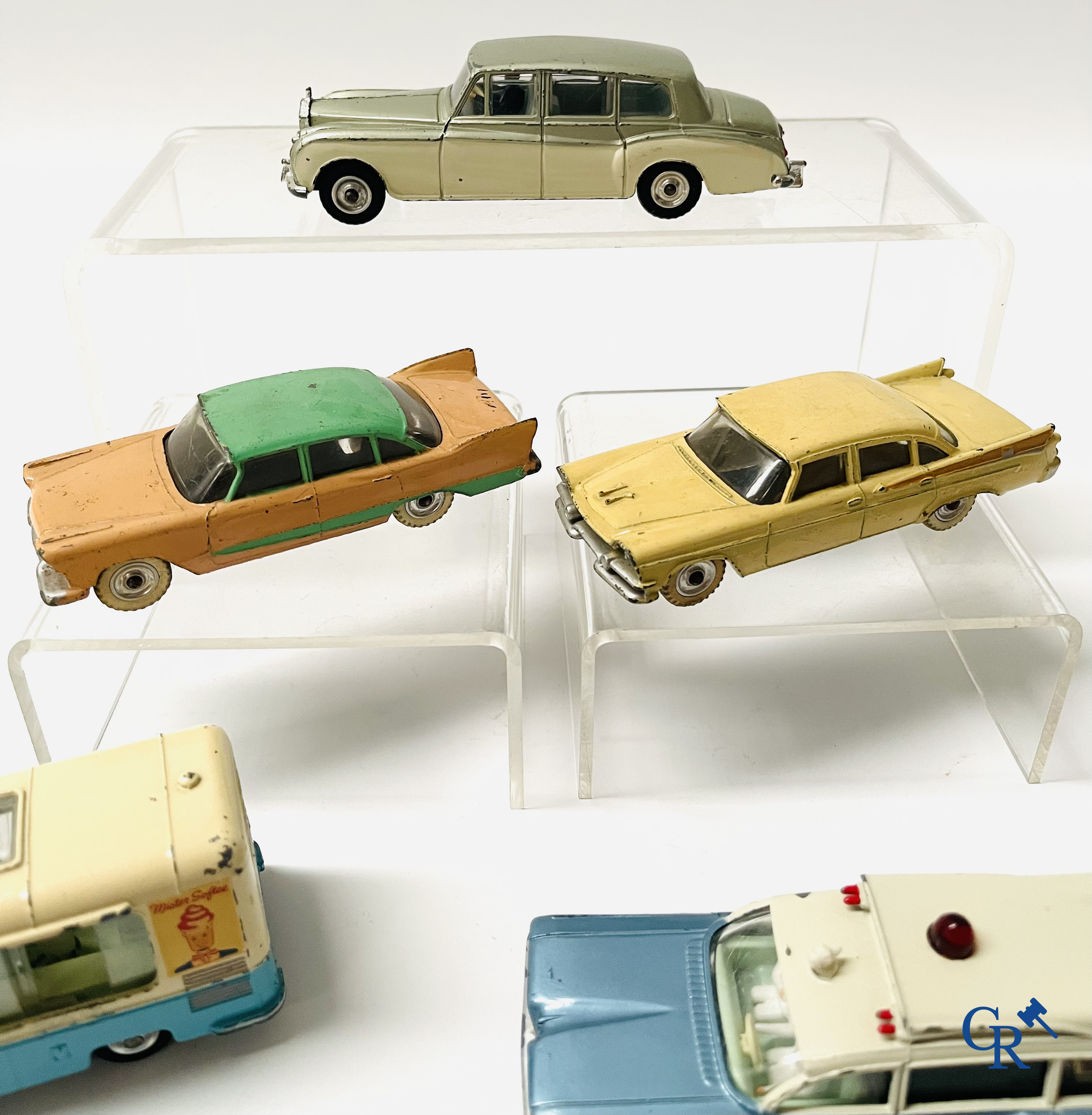 Old toys, a lot with Dinky Toys and Corgi Toys.