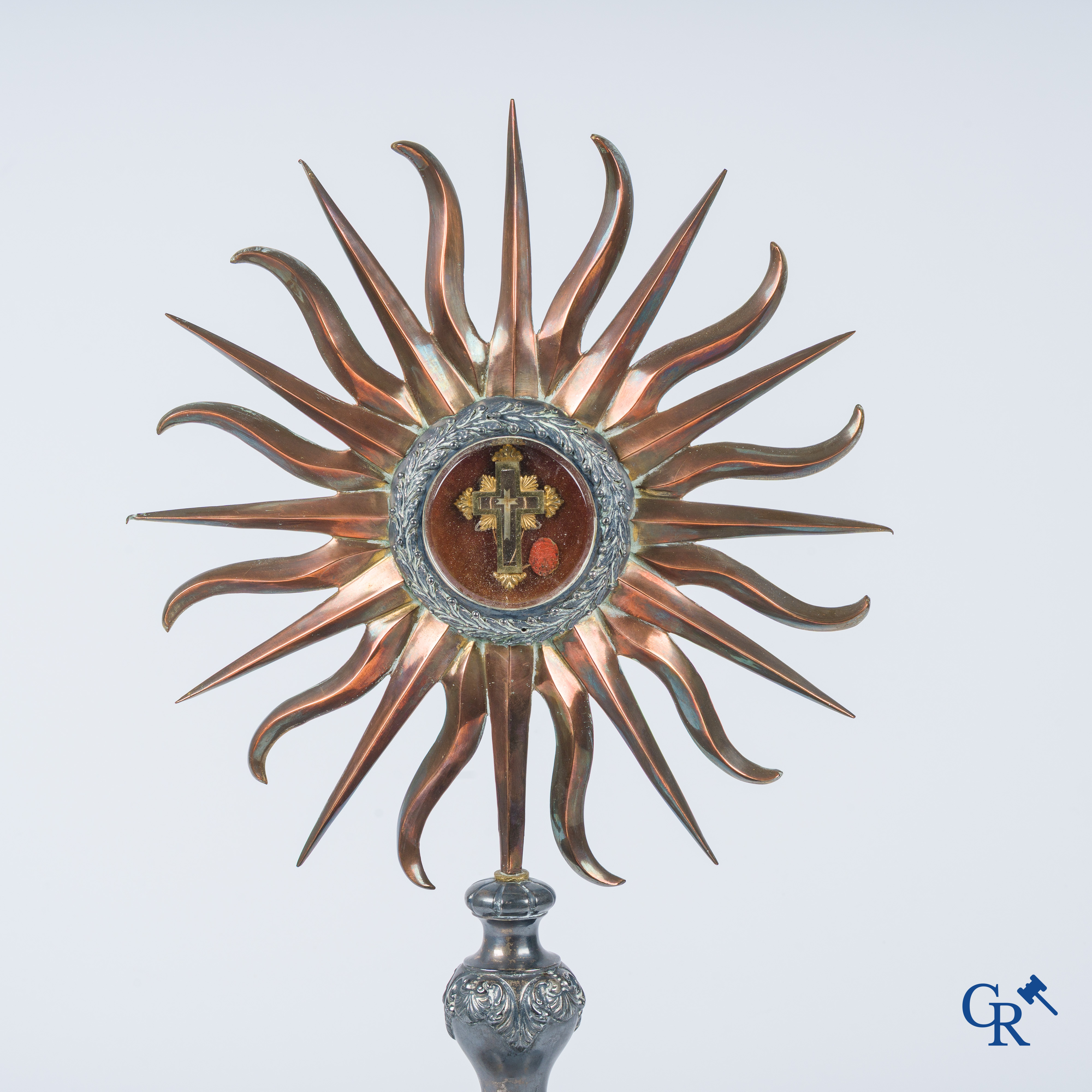 Religious objects, a reliquary in silver and brass. Multiple hall marks, silver 2nd grade.