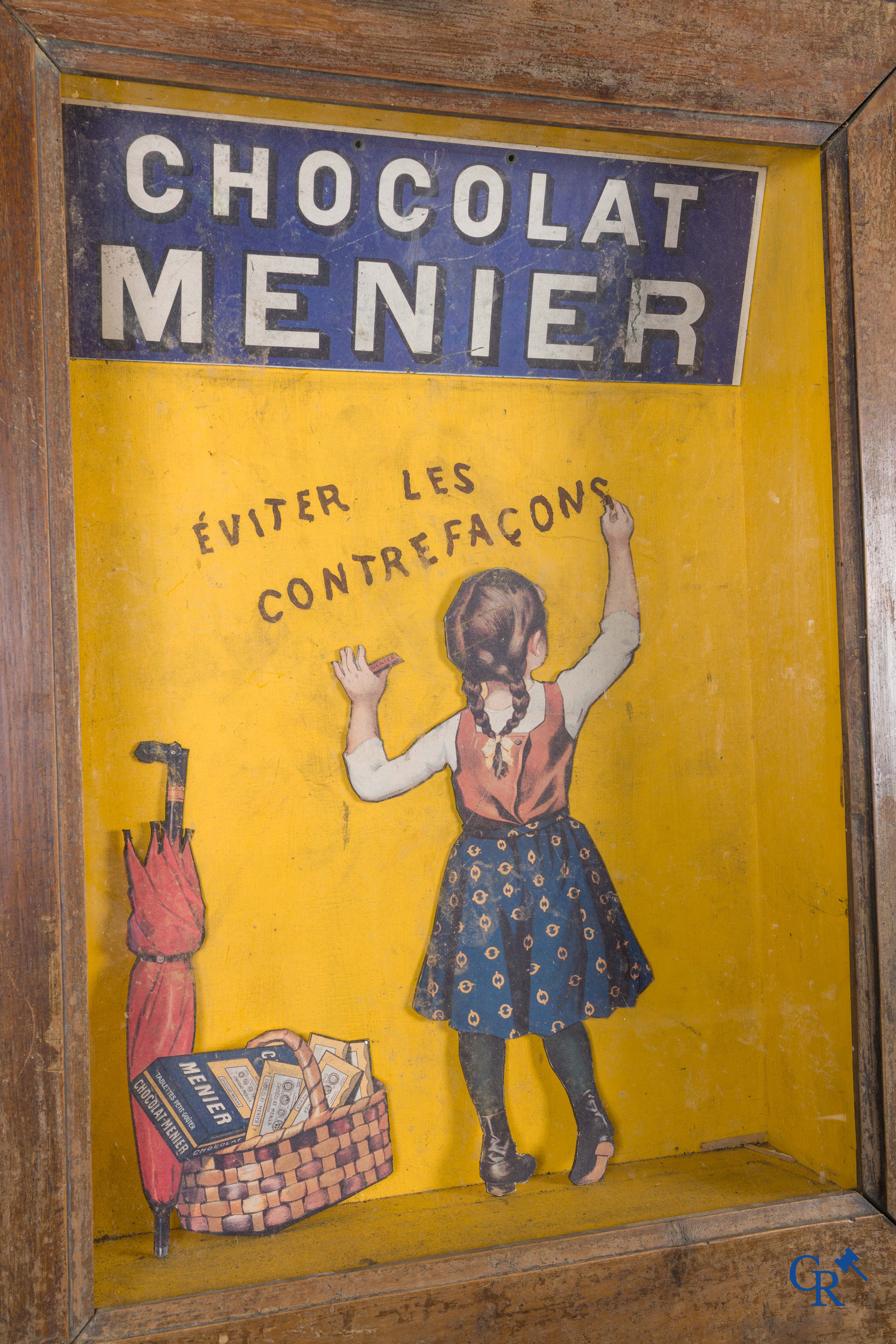Chocolat Menier, Mooie publiciteits vitrine in reliëf voor Menier chocolade, waarschijnlijk artisanale makelij.