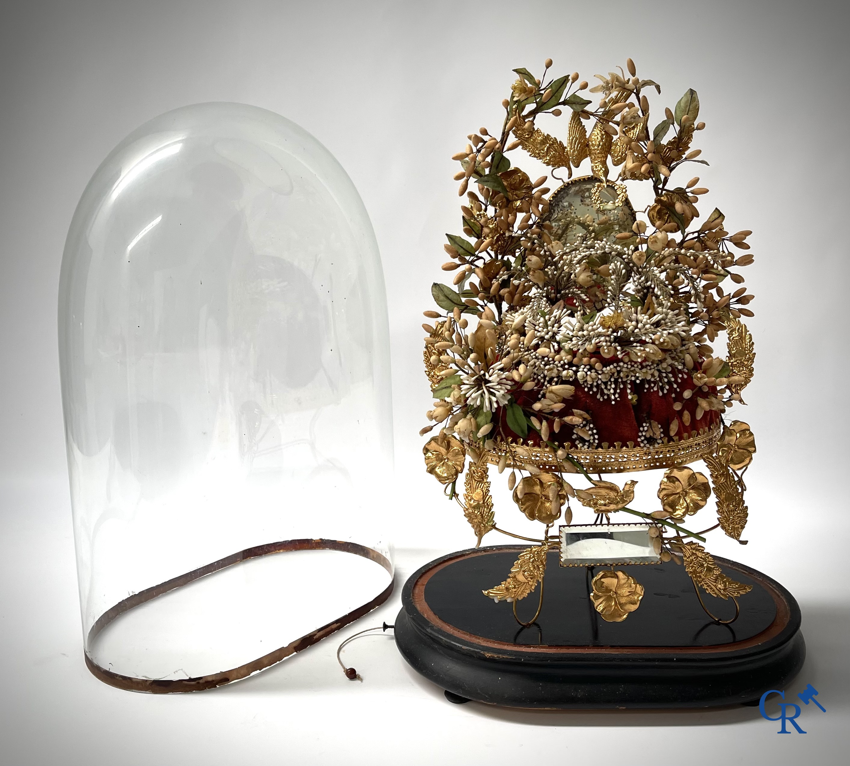 Music box. A globe with bridal bouquet with mirrors and ornaments in gold-plated brass. Built-in music mechanism.