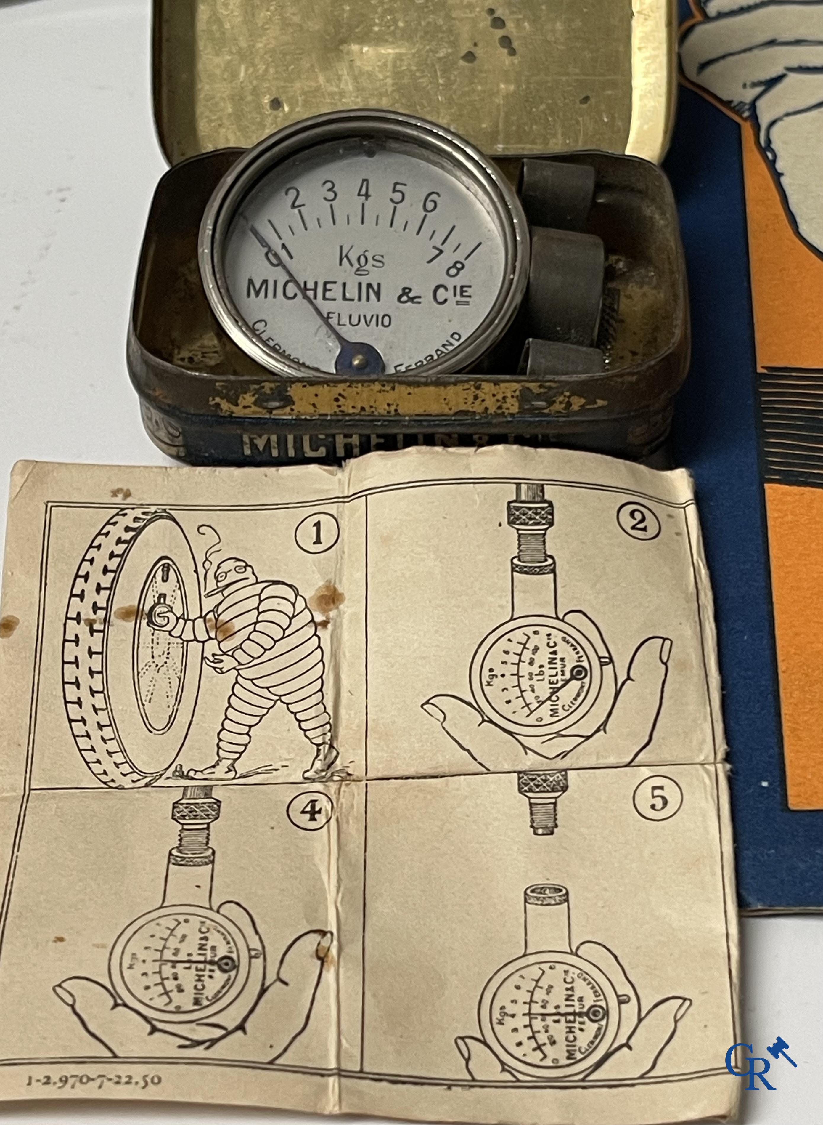 Michelin, an interesting lot with Michelin objects, mainly from the 1920's and 1930's.