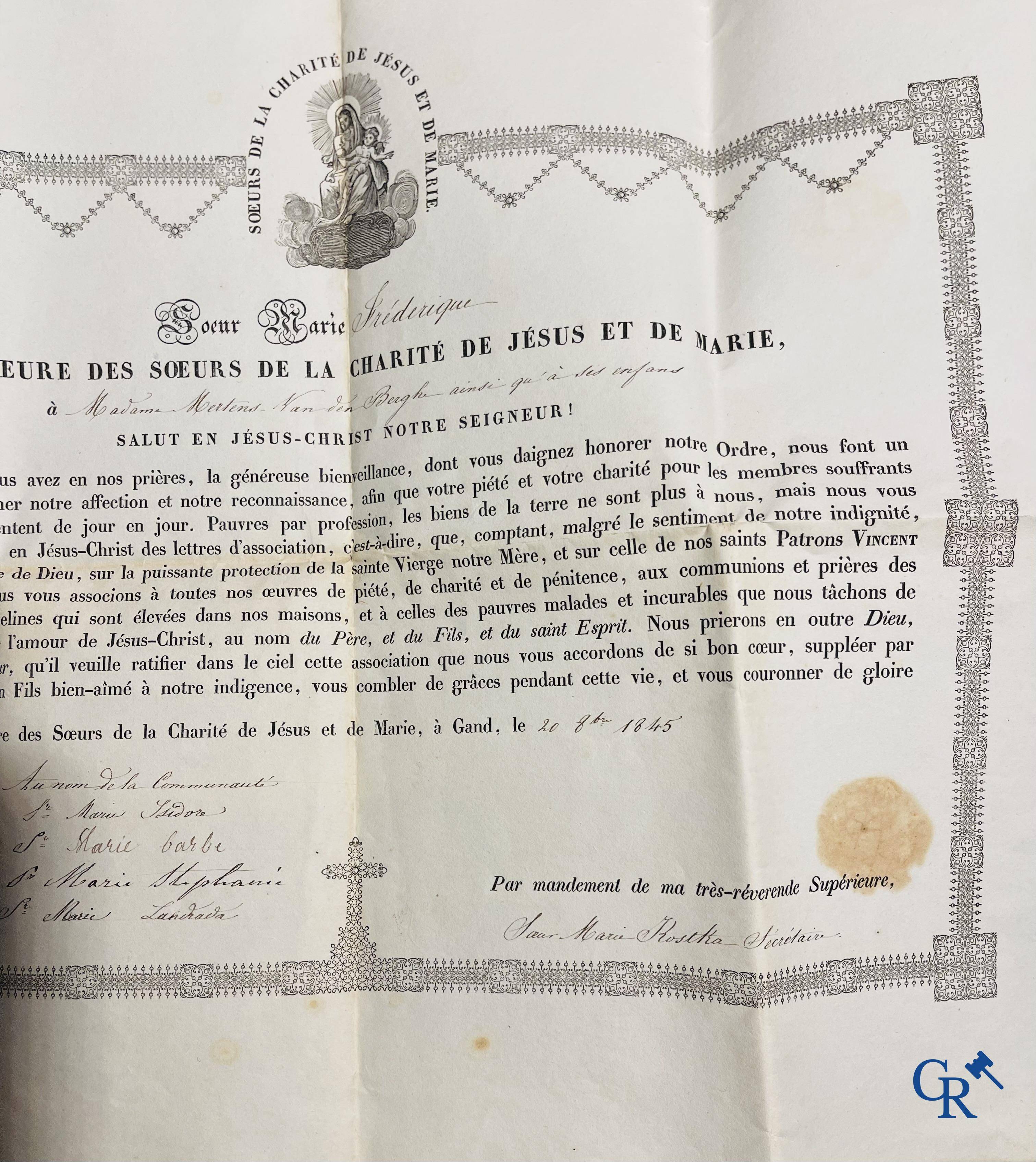 Objets religieux, un lot de 4 thecas scellés qui contiennent ensemble 23 reliques et plusieurs cedulas.