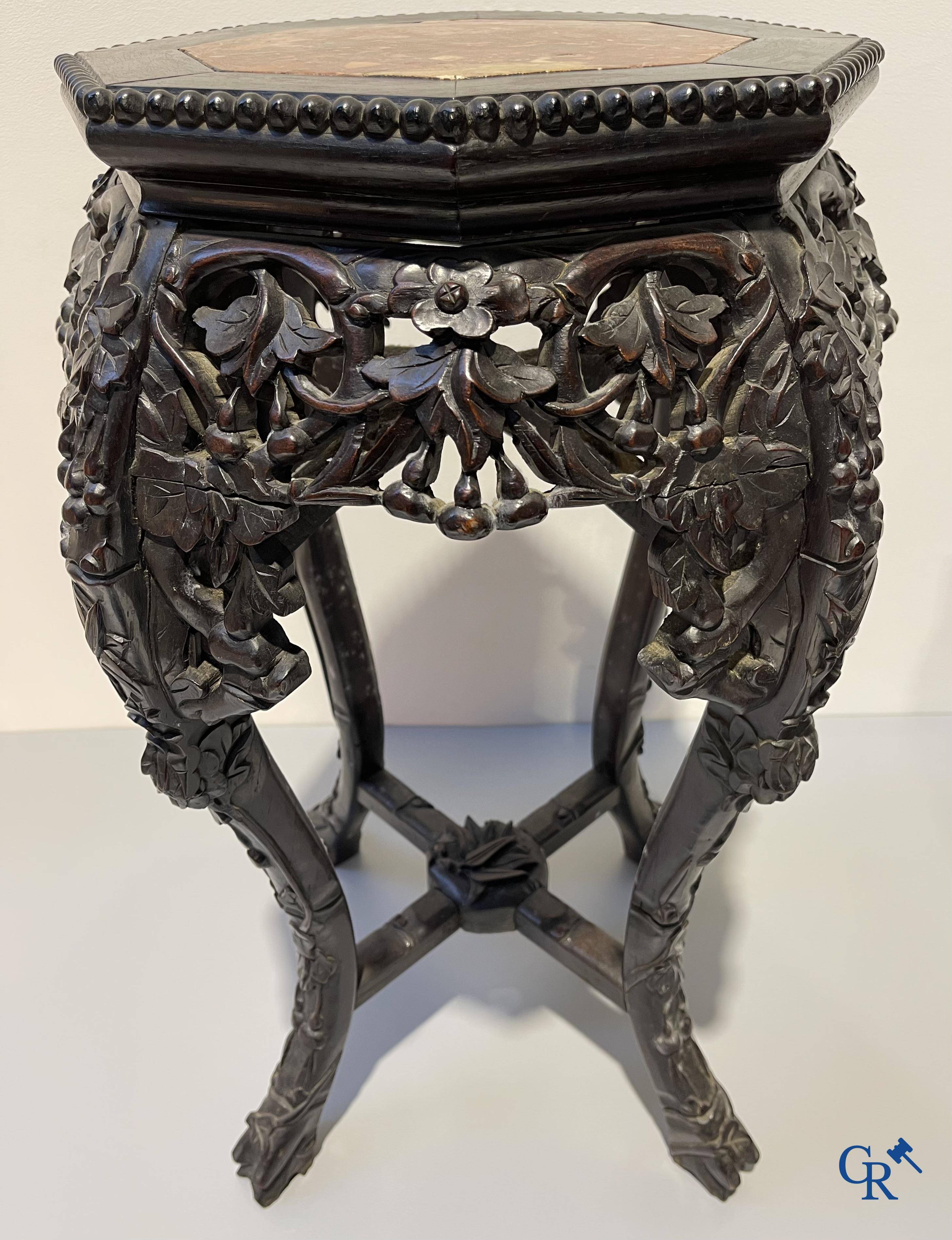 Art Asiatique, 2 piedestals en bois dur chinois.