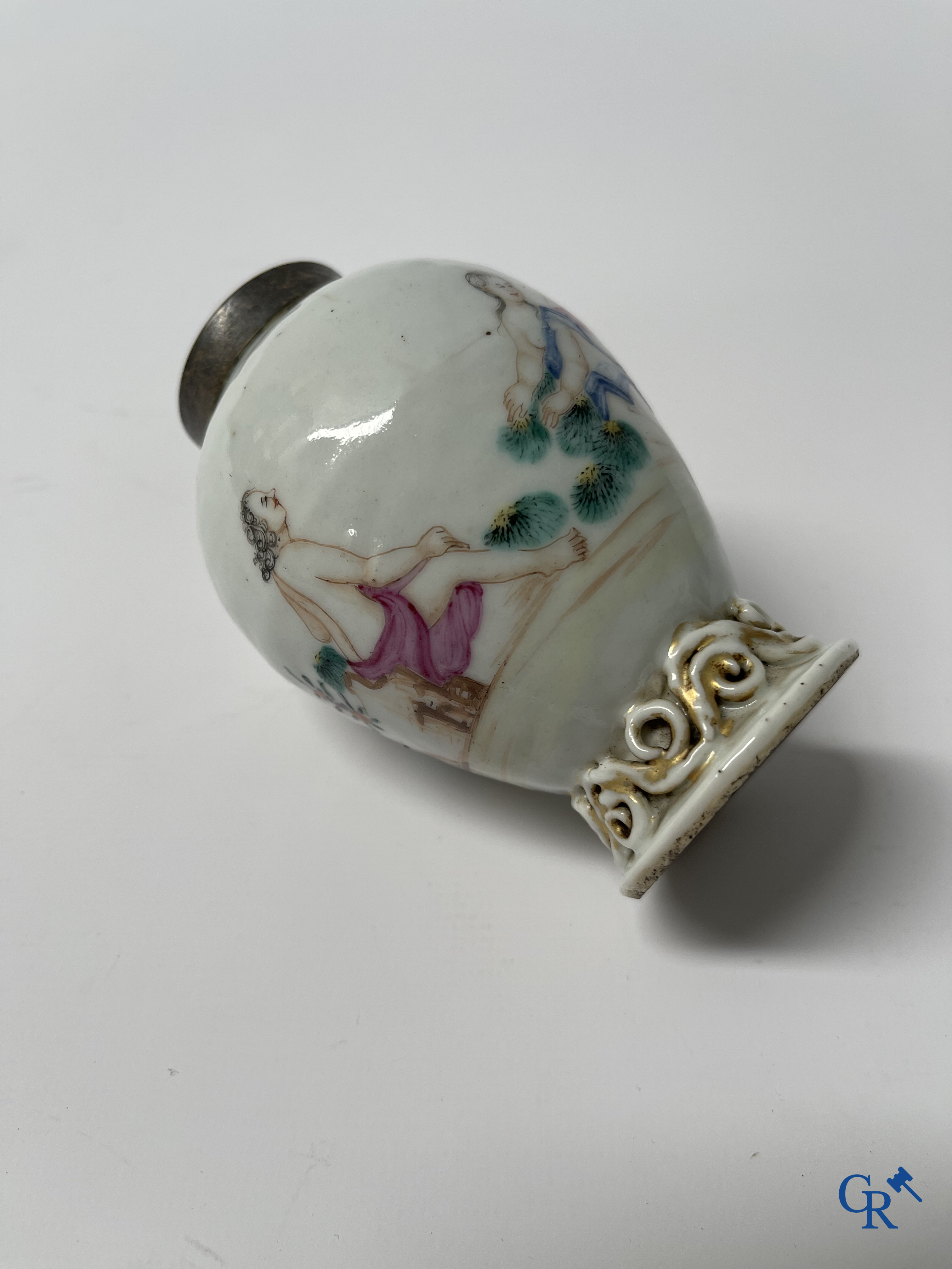 Asian Art, Chinese porcelain. A Chinese famille rose tea caddy with mounts. 18th century.