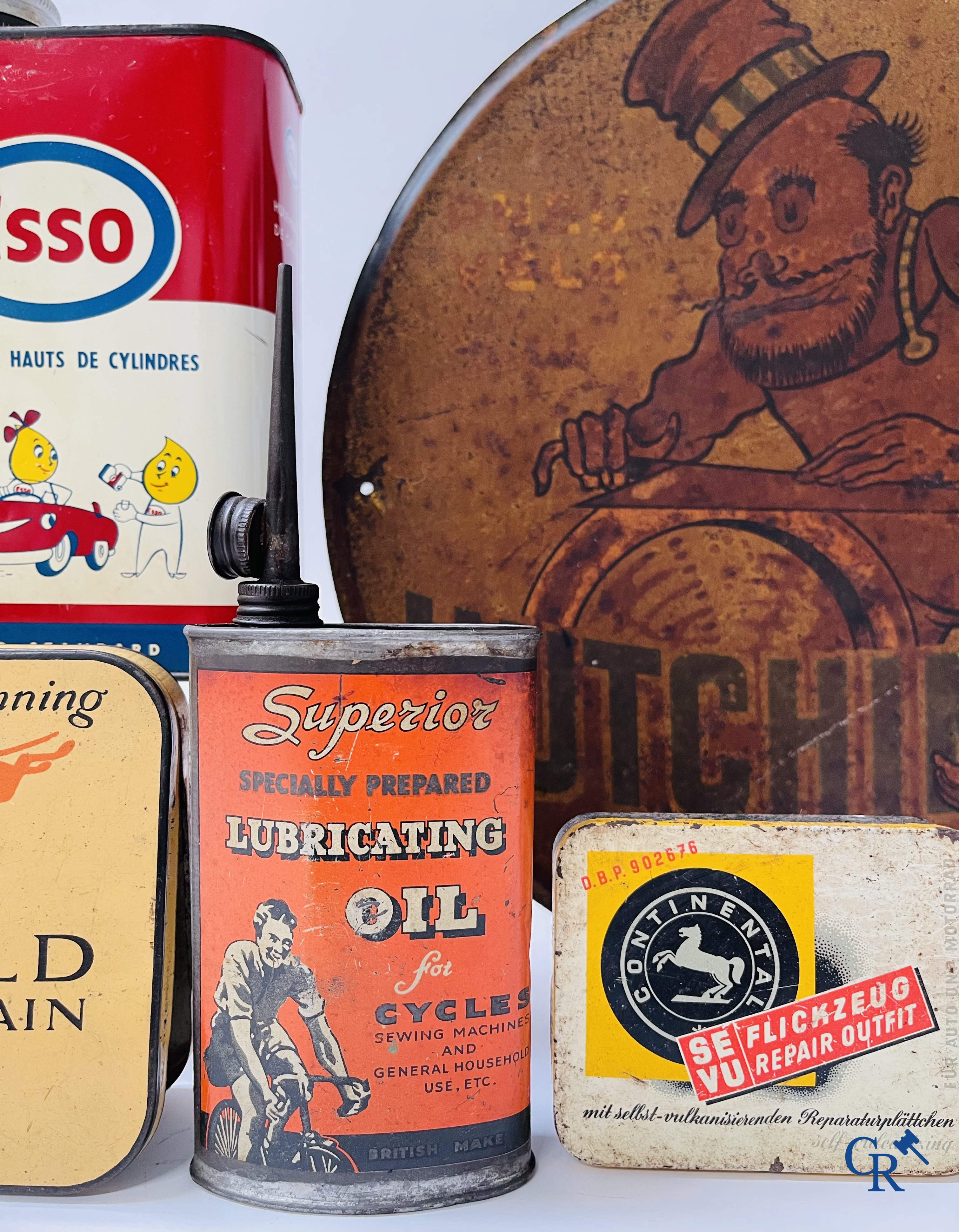 Lot olieblikken en publiciteit voor fietsen en motorfietsen. Norta, Hutchinson, Esso, Renold, etc.<br />
