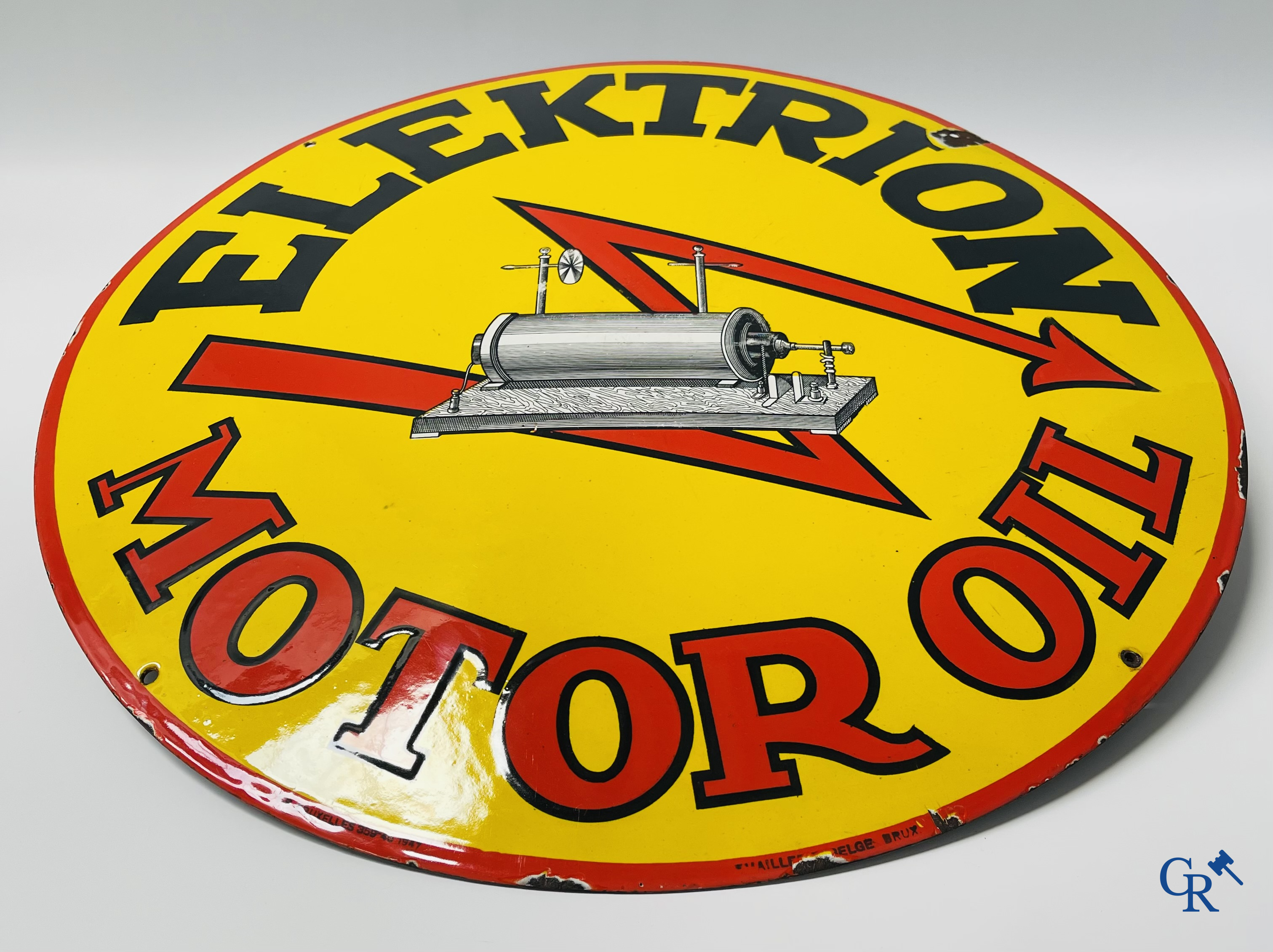 Elektrion Motor Oil. Enamel advertising sign for the Société des Huiles De Cavel and Roegiers in Ghent. Emaillerie Belge 1947.
