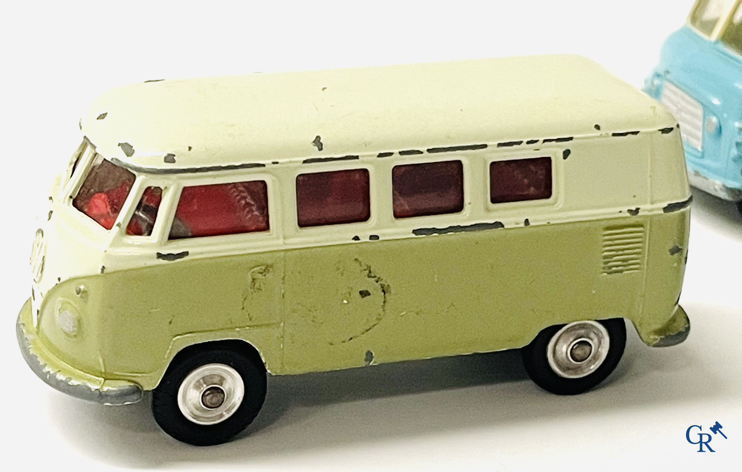 Old toys, a lot with Dinky Toys and Corgi Toys.