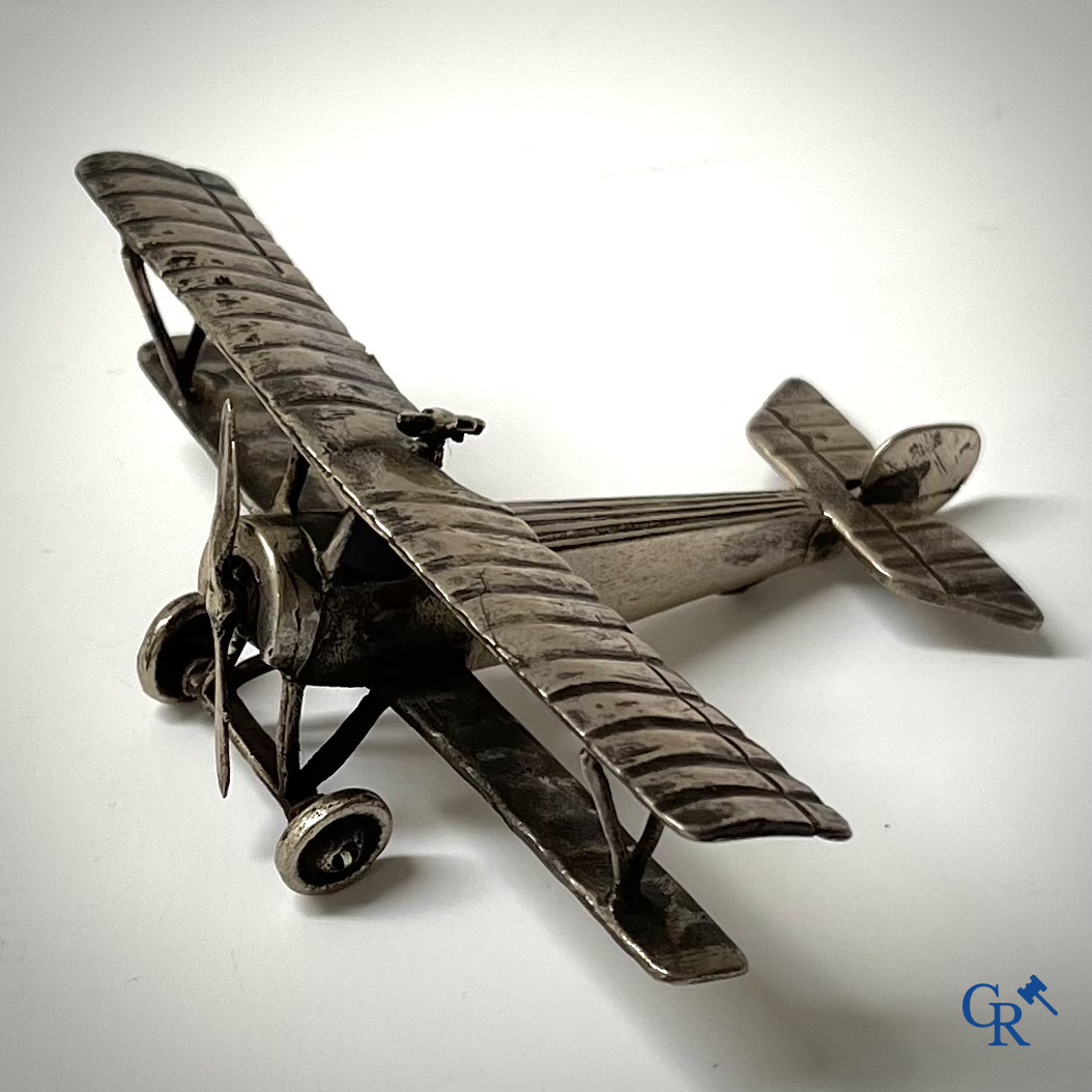 A miniature model of a double-decker aircraft in silver 800°/00. Circa 1930.