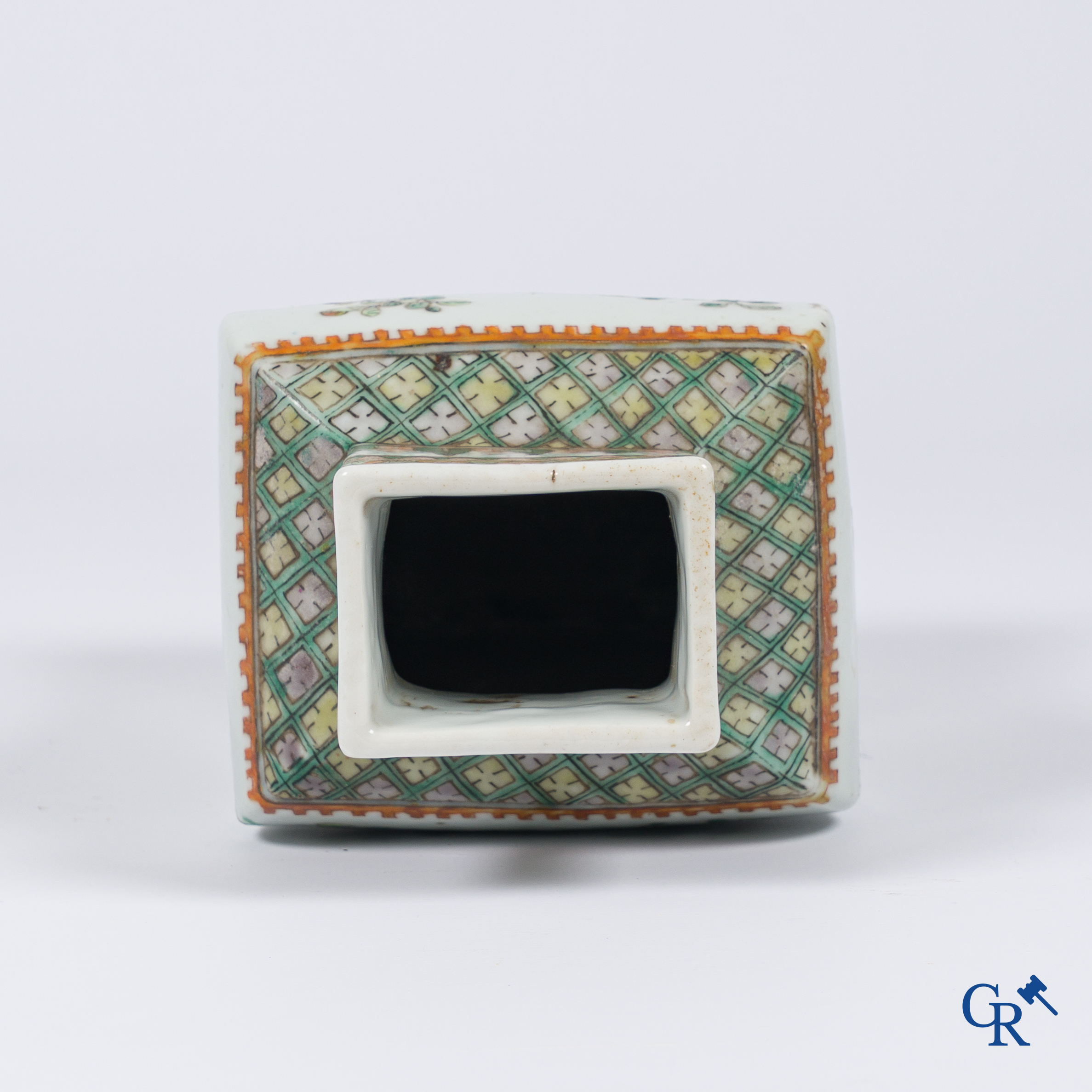 Asian Art, Chinese porcelain. A famille rose vase. Kangxi. Marked.