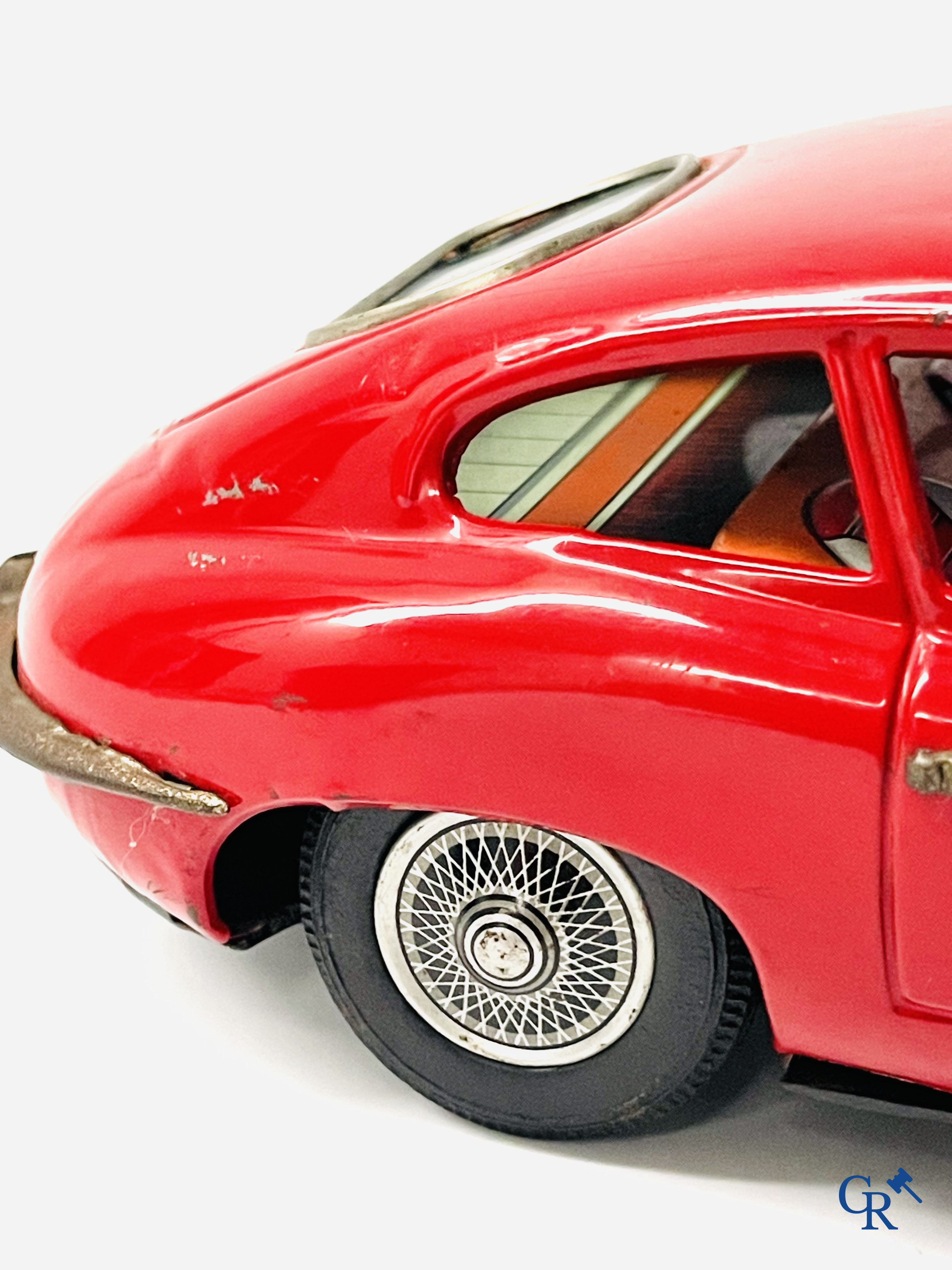 Nomura Toys, TN, made in Japan, Jaguar E-Type in blik met frictie aandrijving. Jaren '60.