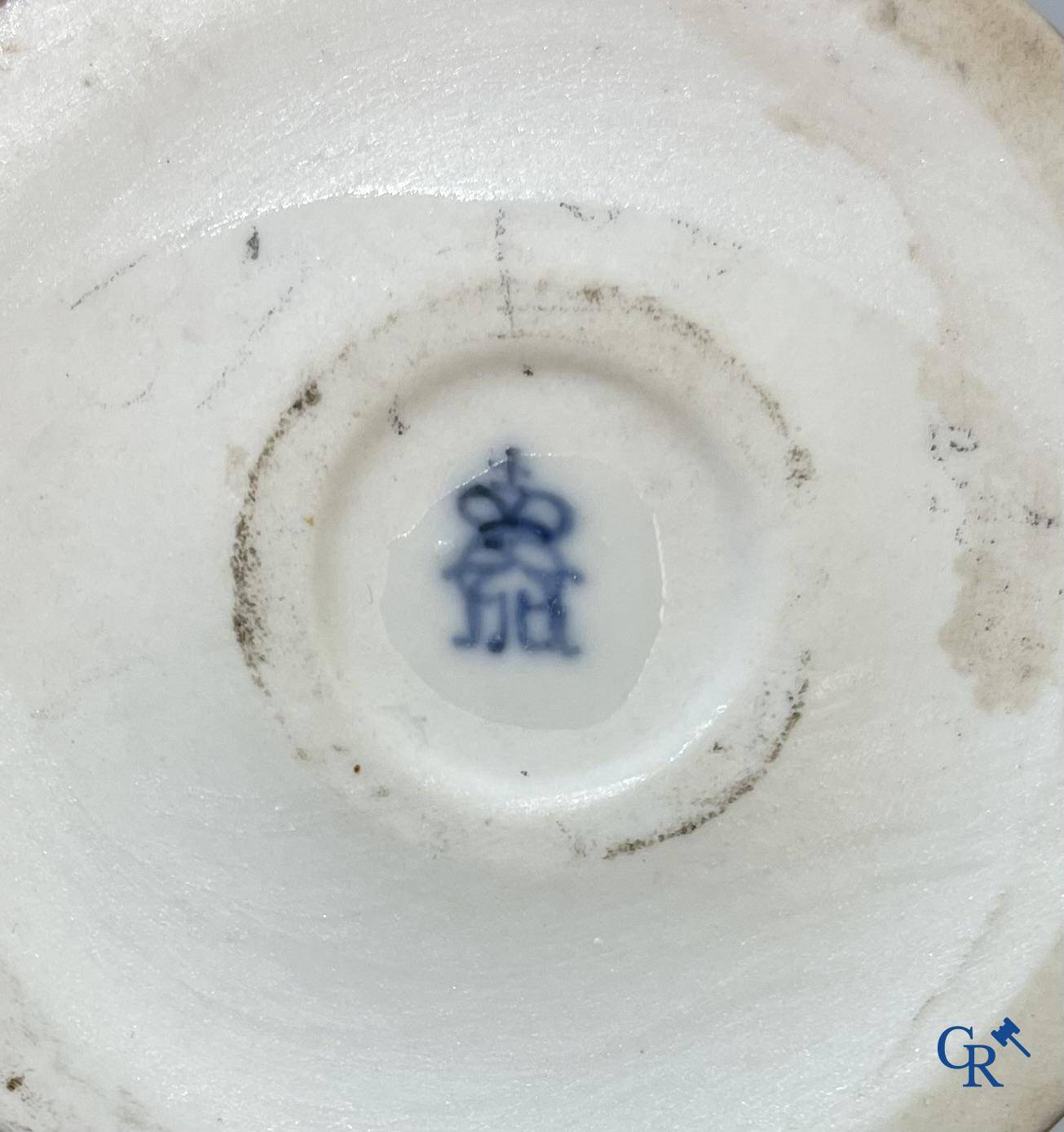 Porcelaine européenne, Ludwigsburg, danseuse en porcelaine en dentelle "lace porcelain" allemande finement décorée.