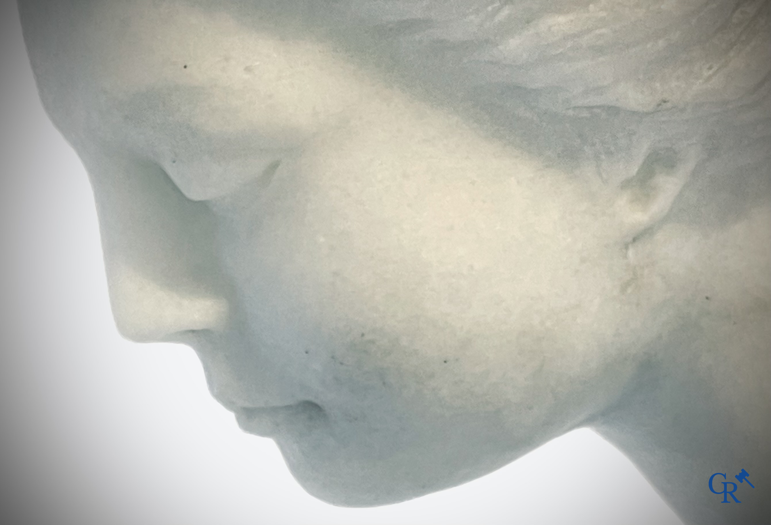 Imposante voorstelling van een badende Venus. Carrara marmer. 20ste eeuw.