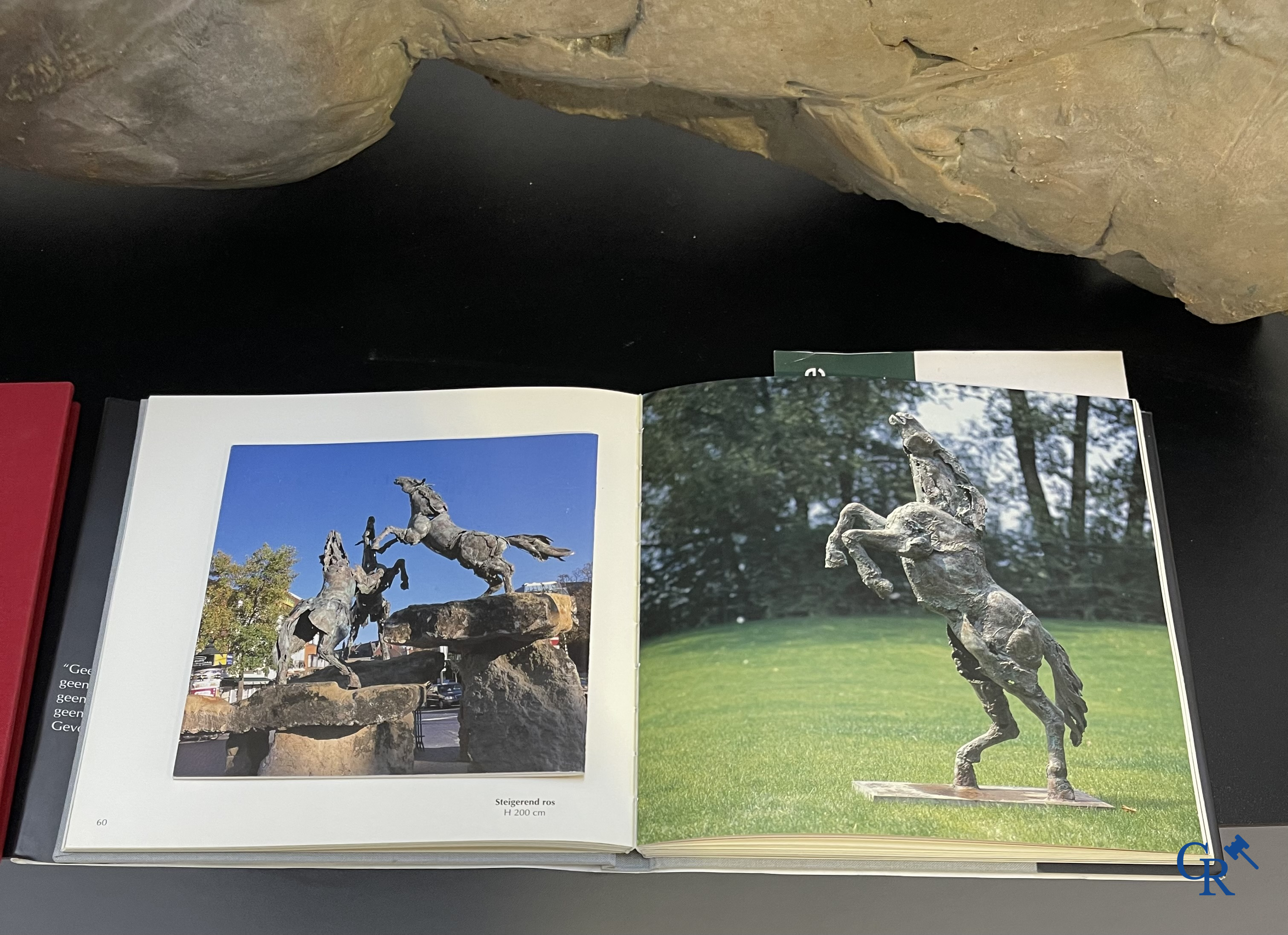 Jan Desmarets (*) Een grote esquisse in plaaster van een paardenhoofd. Niet gesigneerd.