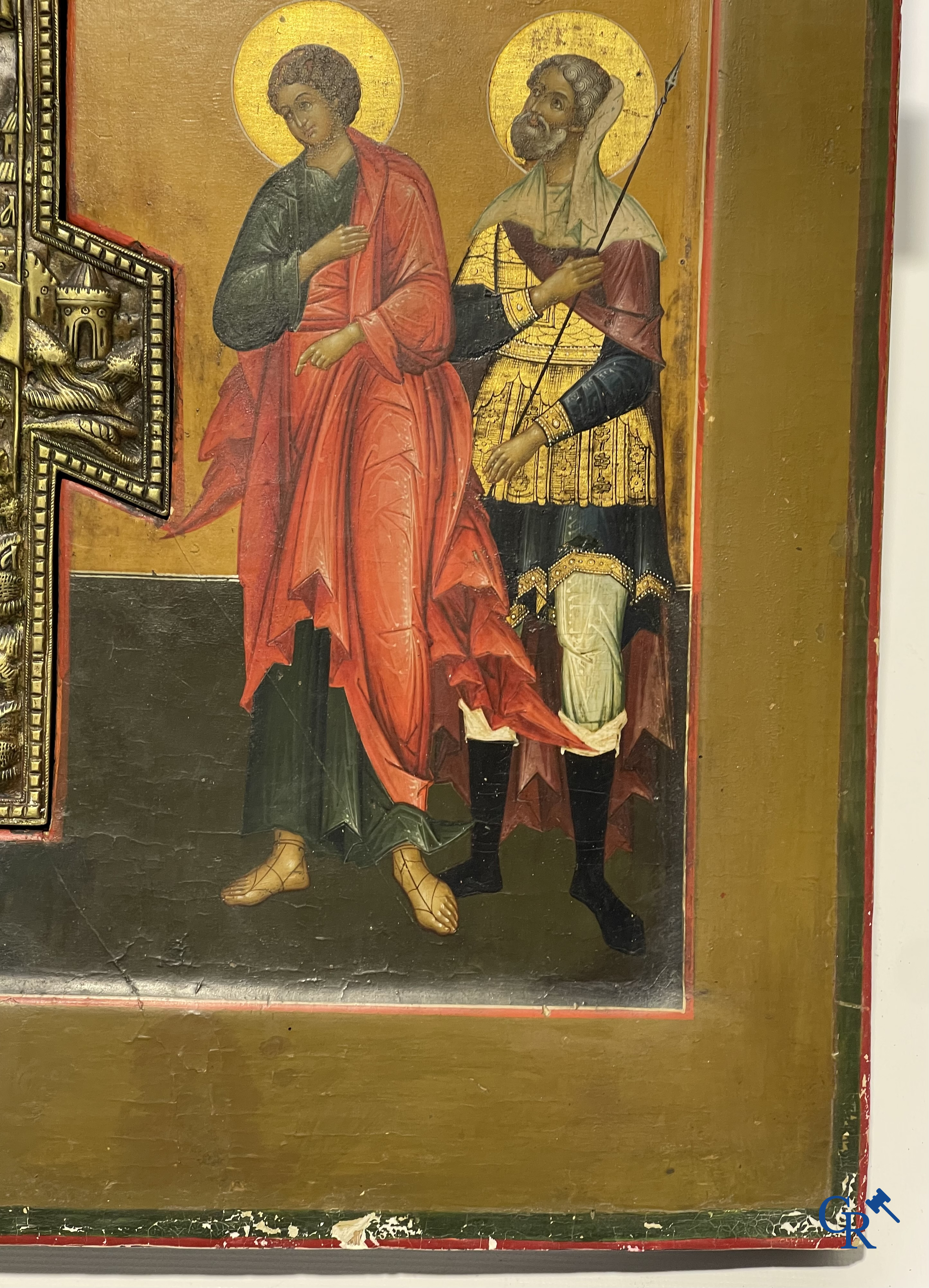 Icoon. Grote Russische Orthodoxe icoon met een ingelegd bronzen kruisbeeld. 19e eeuw.