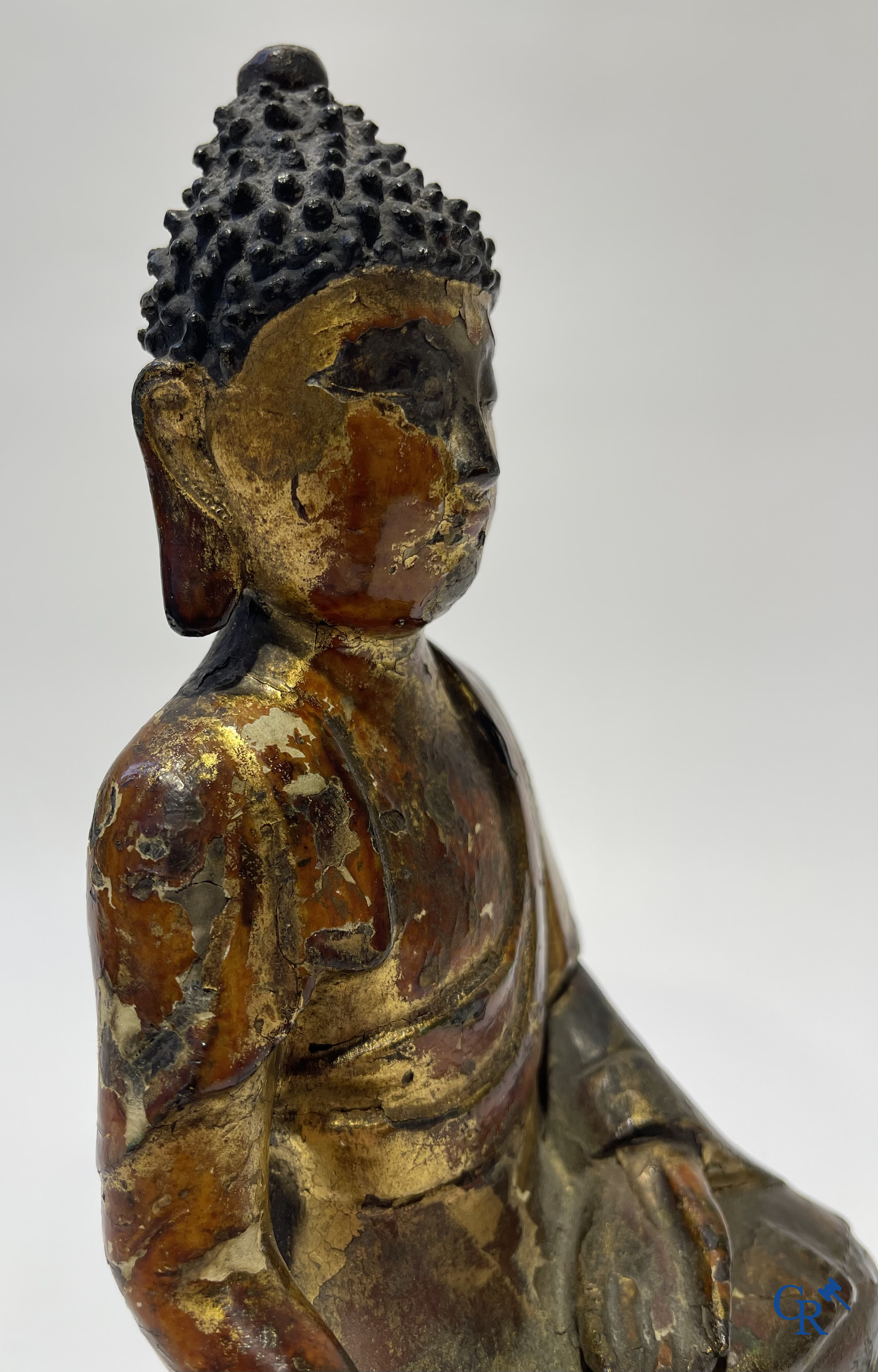 Aziatica, Een Sino-Tibetaanse vergulde bronzen Boeddha. 17e-18e eeuw.