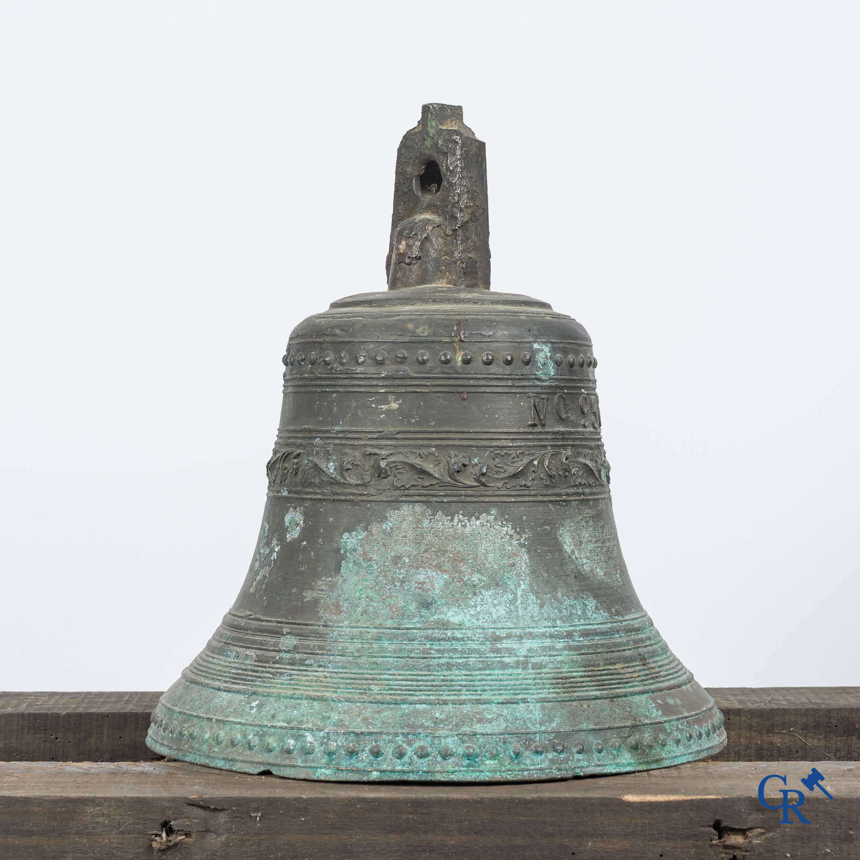 Religieuze objecten. Bronzen kerk klok of kerk bel. Fonderie de J. Goussel à Metz. Gedateerd 1860.