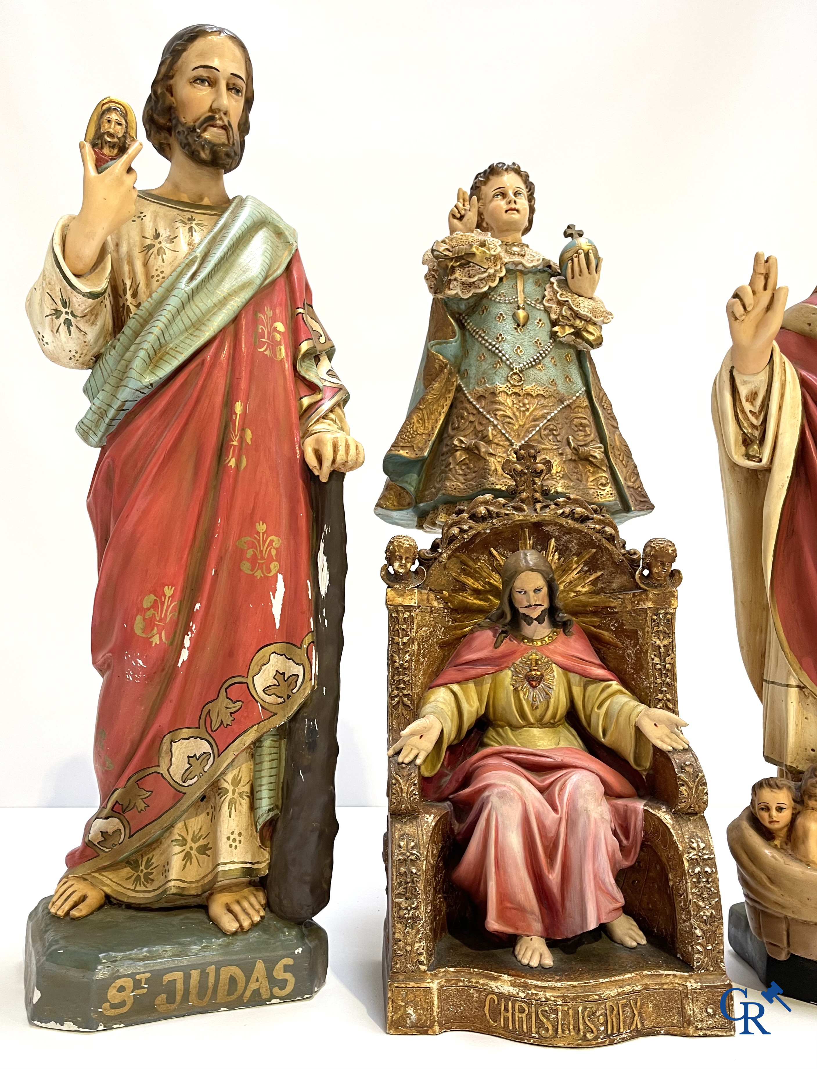 Religieuze objecten. 4 plaaster heiligbeelden. St. Judas, getroonde Christus, Nicolaas van Myra, Jezus van Praag.