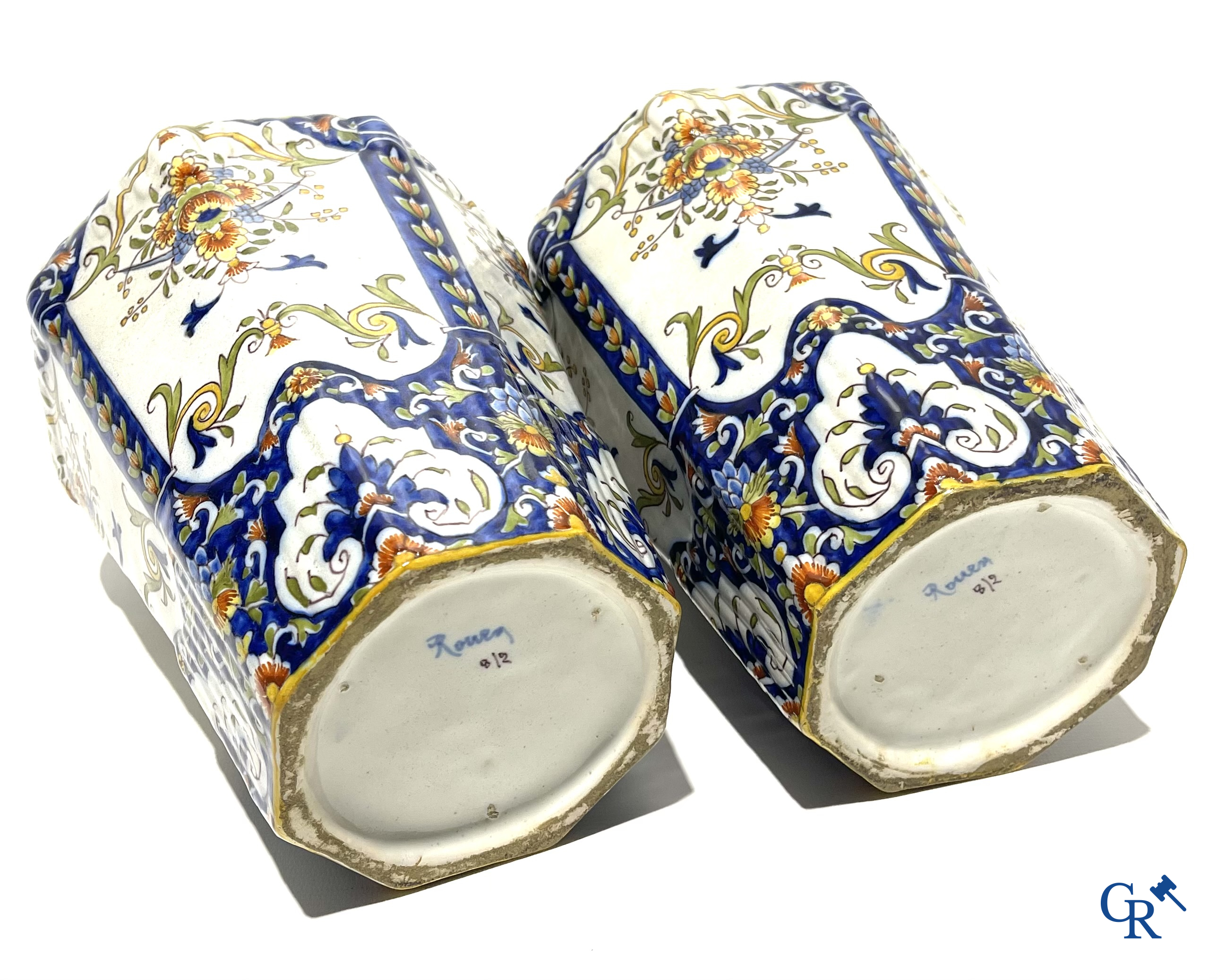 Faience of Rouen, Devres. Interesting and large lot with various polychrome pieces. 19th century.