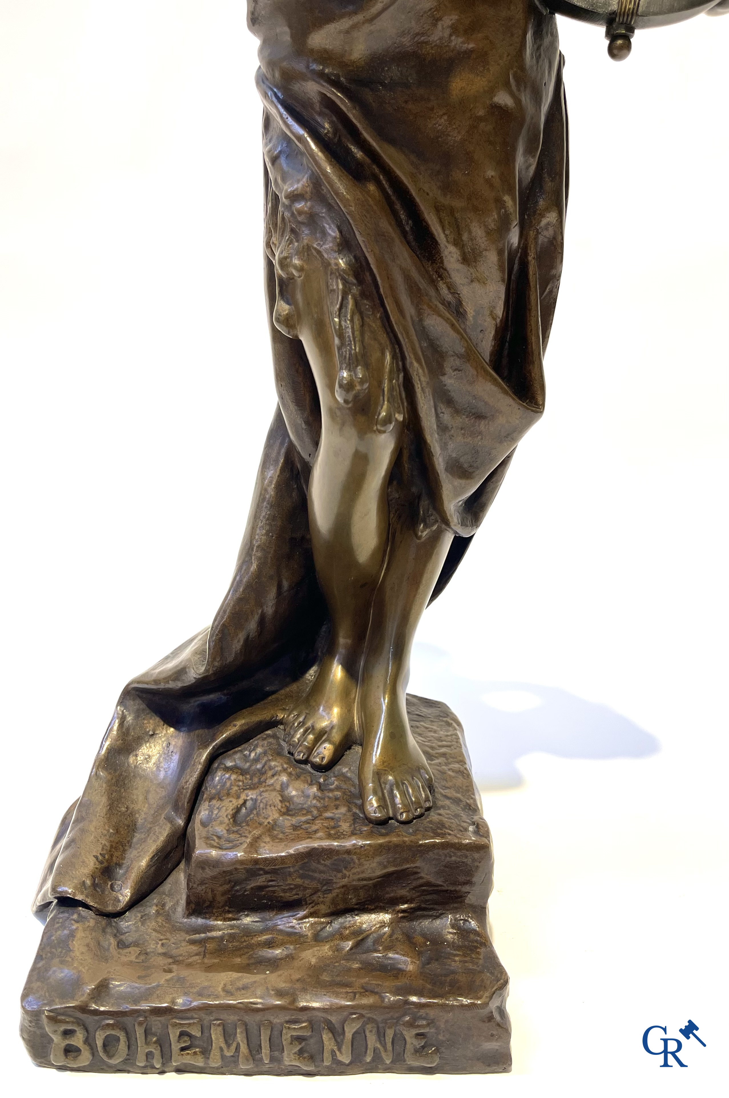 Emmanuel Villanis (1858-1914) Bohémienne. Bronzen beeld met dubbele patina. Gesigneerd E. Villanis. Gieterijstempel.