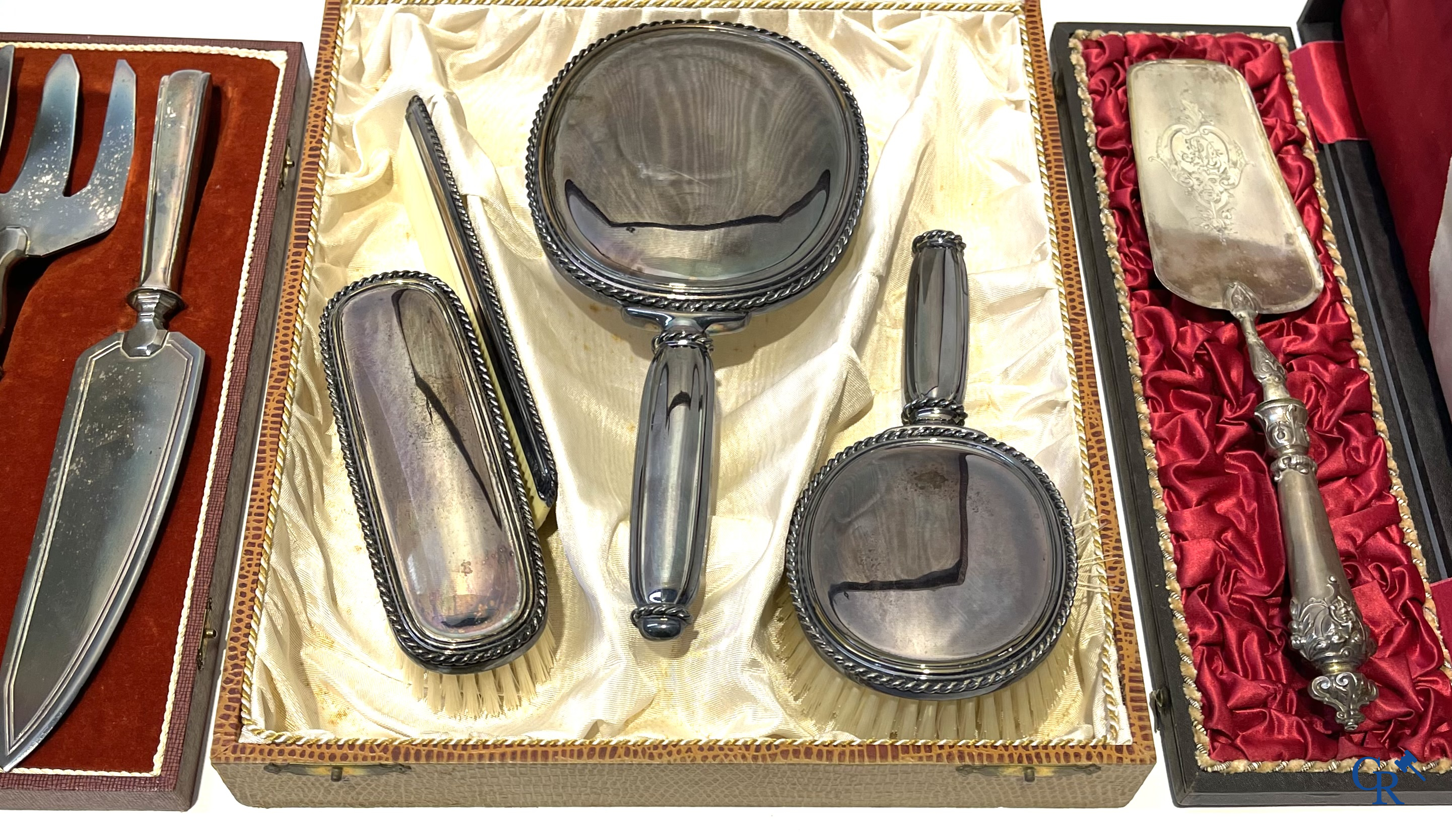 Silver. Toilet set in silver 835°/00, a cake scoop in silver 800°/00 and a cake set, not marked.