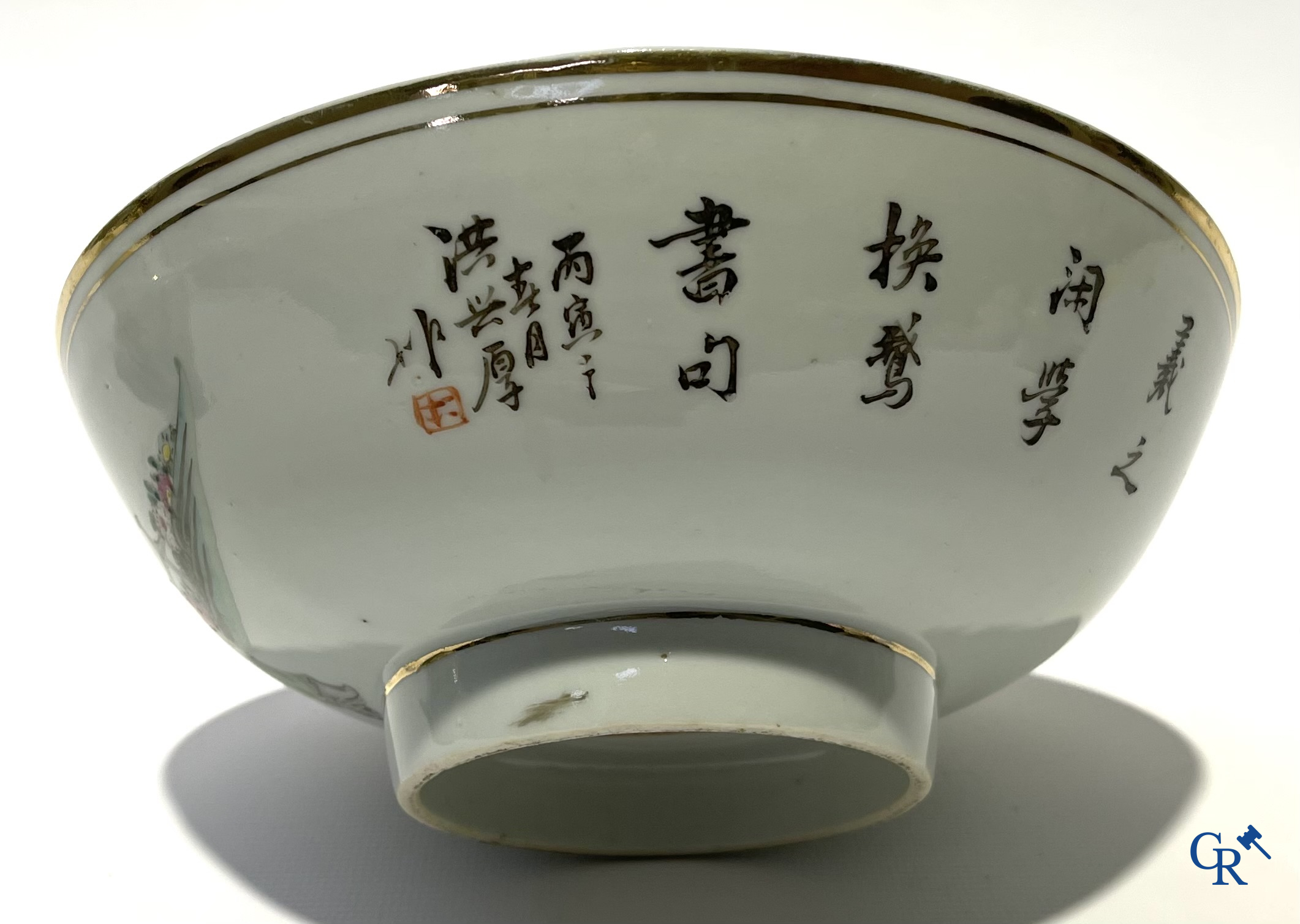 Aziatica. Chinees porselein. Een kavel van 2 Chinese theepotten en een Chinese kom.