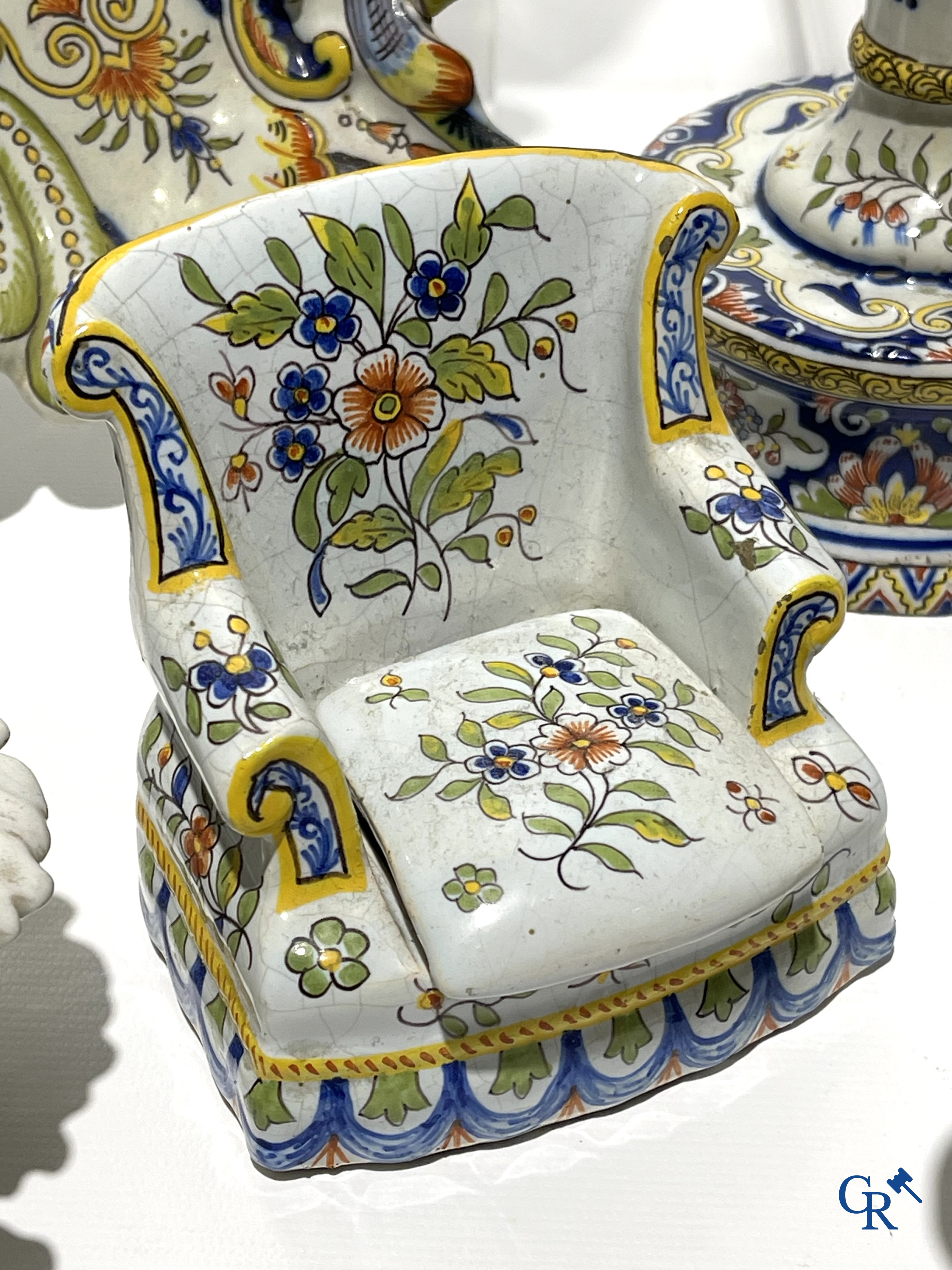 Faience of Rouen, Devres. Interesting and large lot with various polychrome pieces. 19th century.