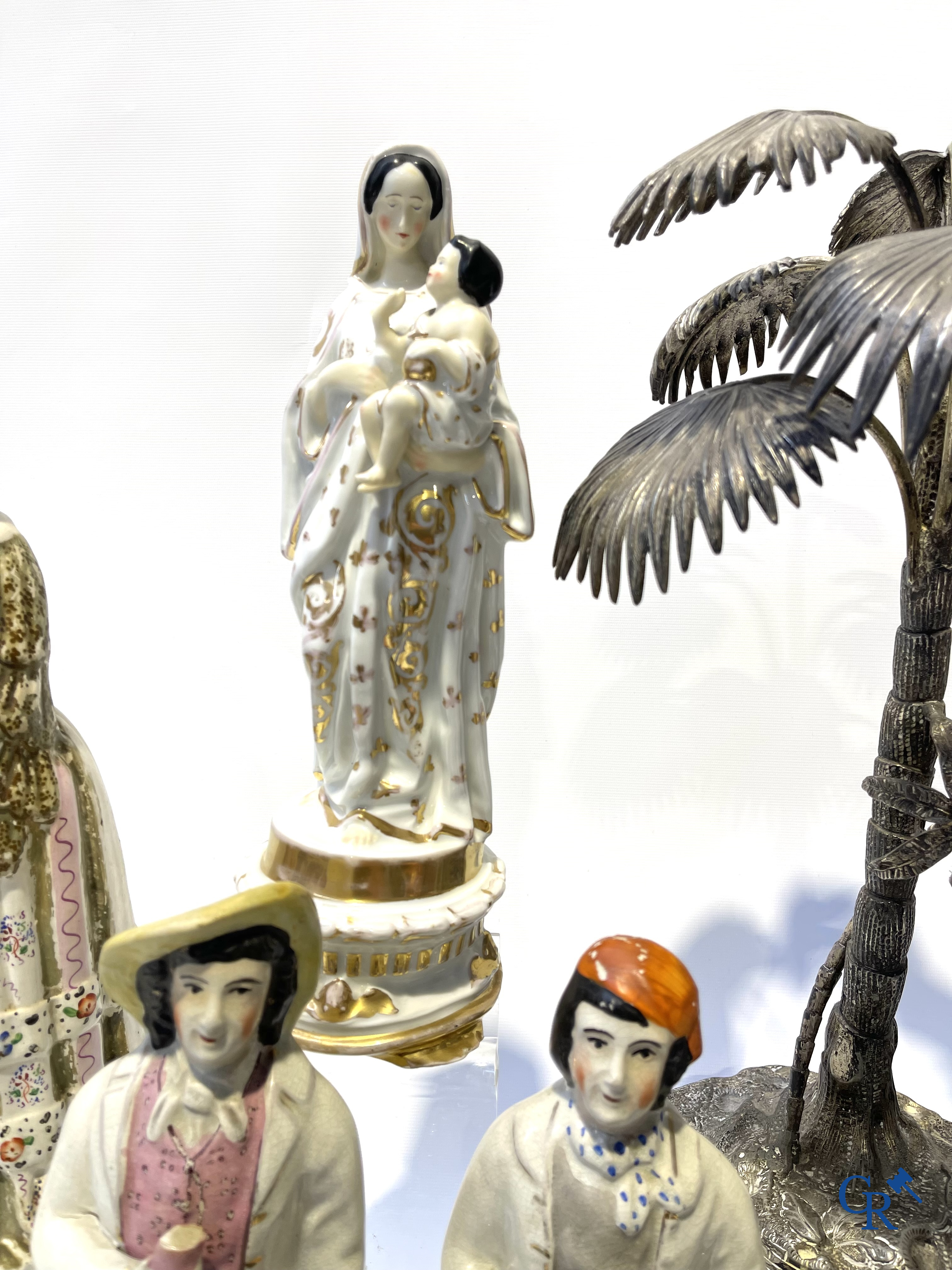 Lot antique items: Stafford, Vieux Paris, Grès, silver-plated cutlery, hunting sword 18th, palm tree Giuseppe Vasari, etc.