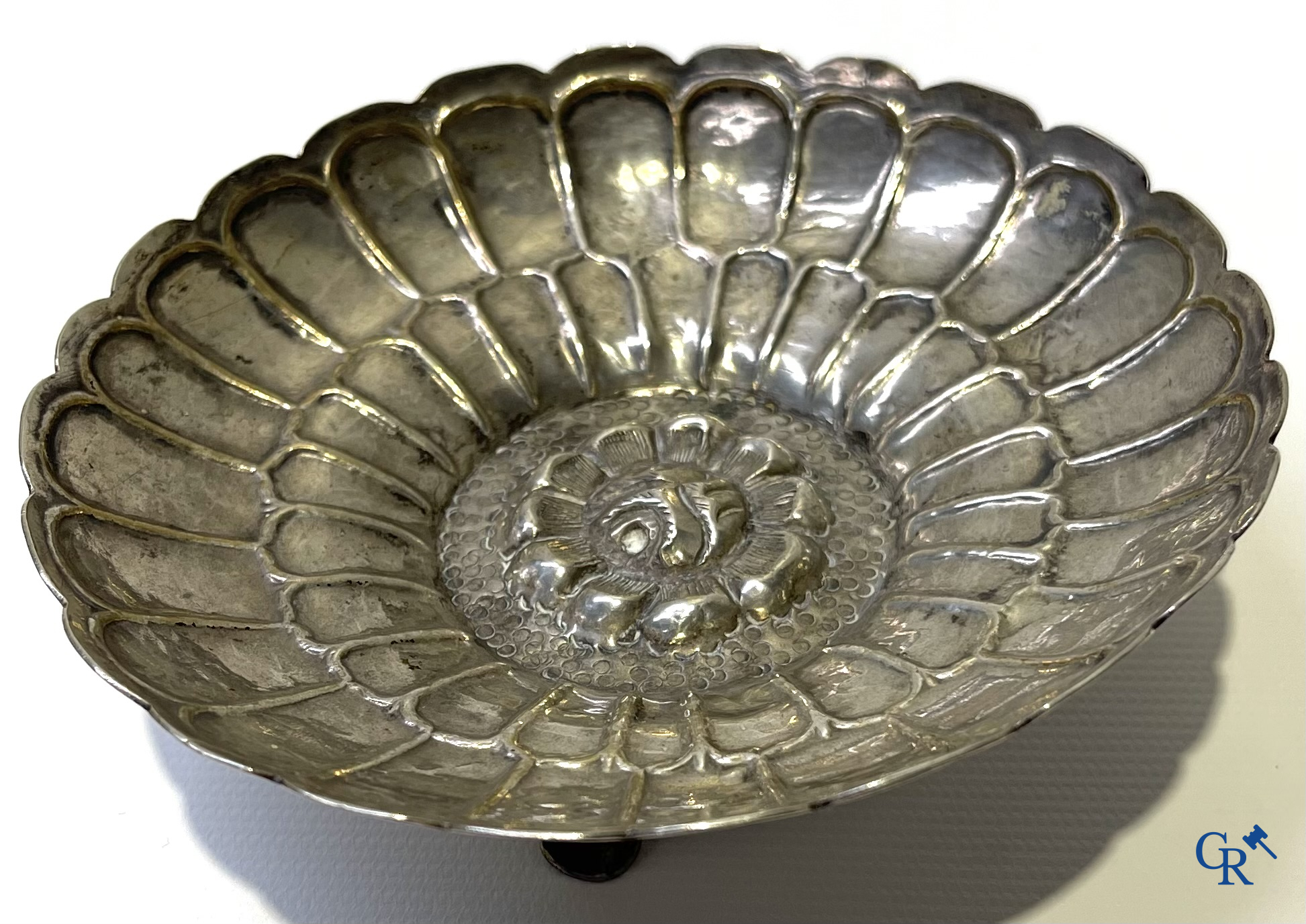 Zilver. Groot en mooi lot diverse vormstukken in zilver. 19de en 20ste eeuw.