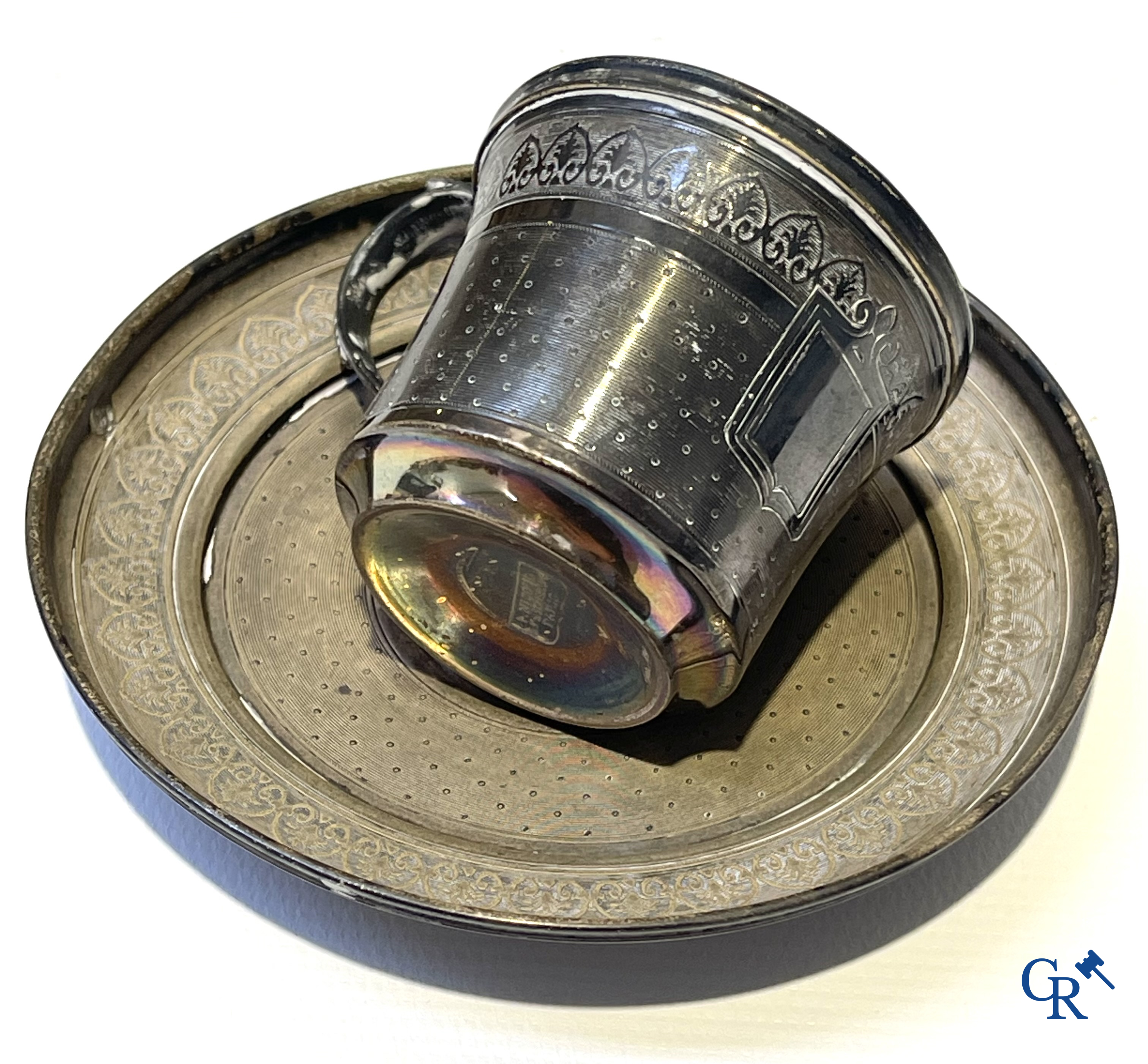 Lot antiques: Carafe, Val Saint Lambert, bronze table bell, carafe with silver frame, miniature Thomas Sidney Cooper, etc.