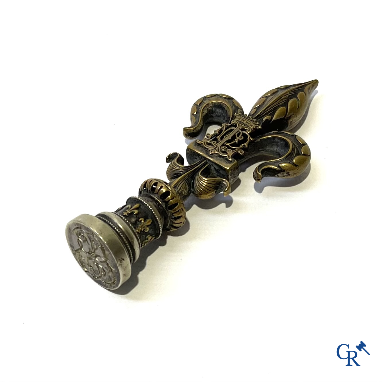 Bronzen zegelstempel in de vorm van een Franse lelie, Fleur de lys. Frankrijk 19e eeuw.