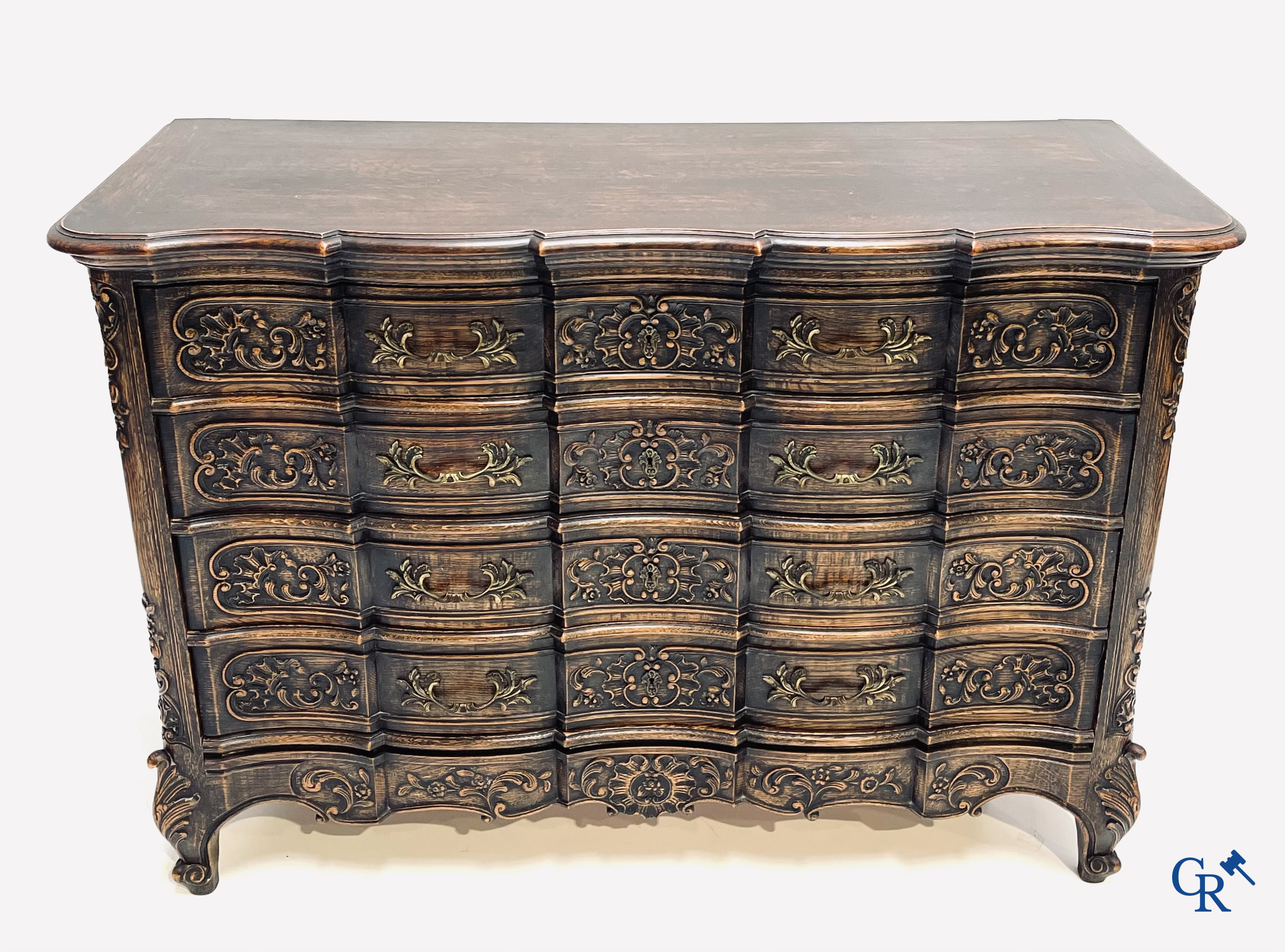 Mooie eikenhouten gesculpteerde commode met 4 laden in LXV-stijl.