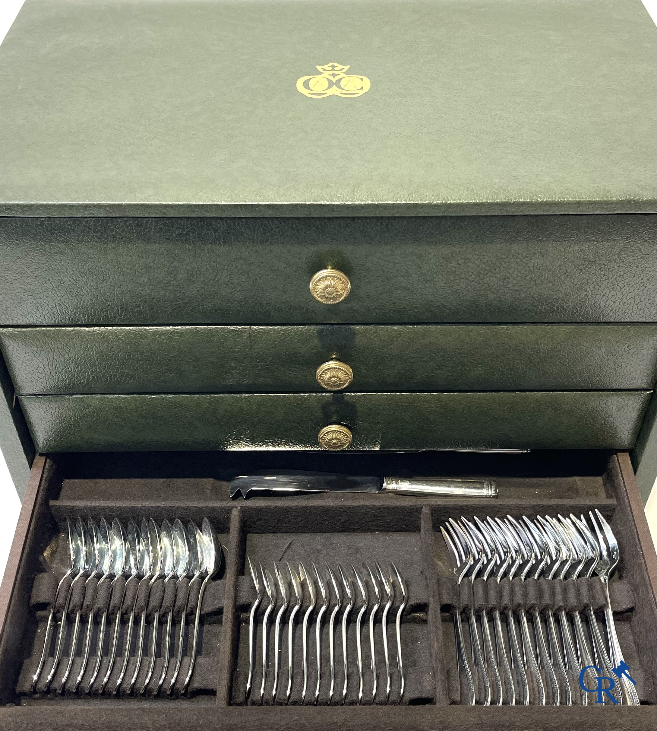 Christofle, een bestekkoffer met verzilverd bestek voor 12 personen. Model Malmaison.