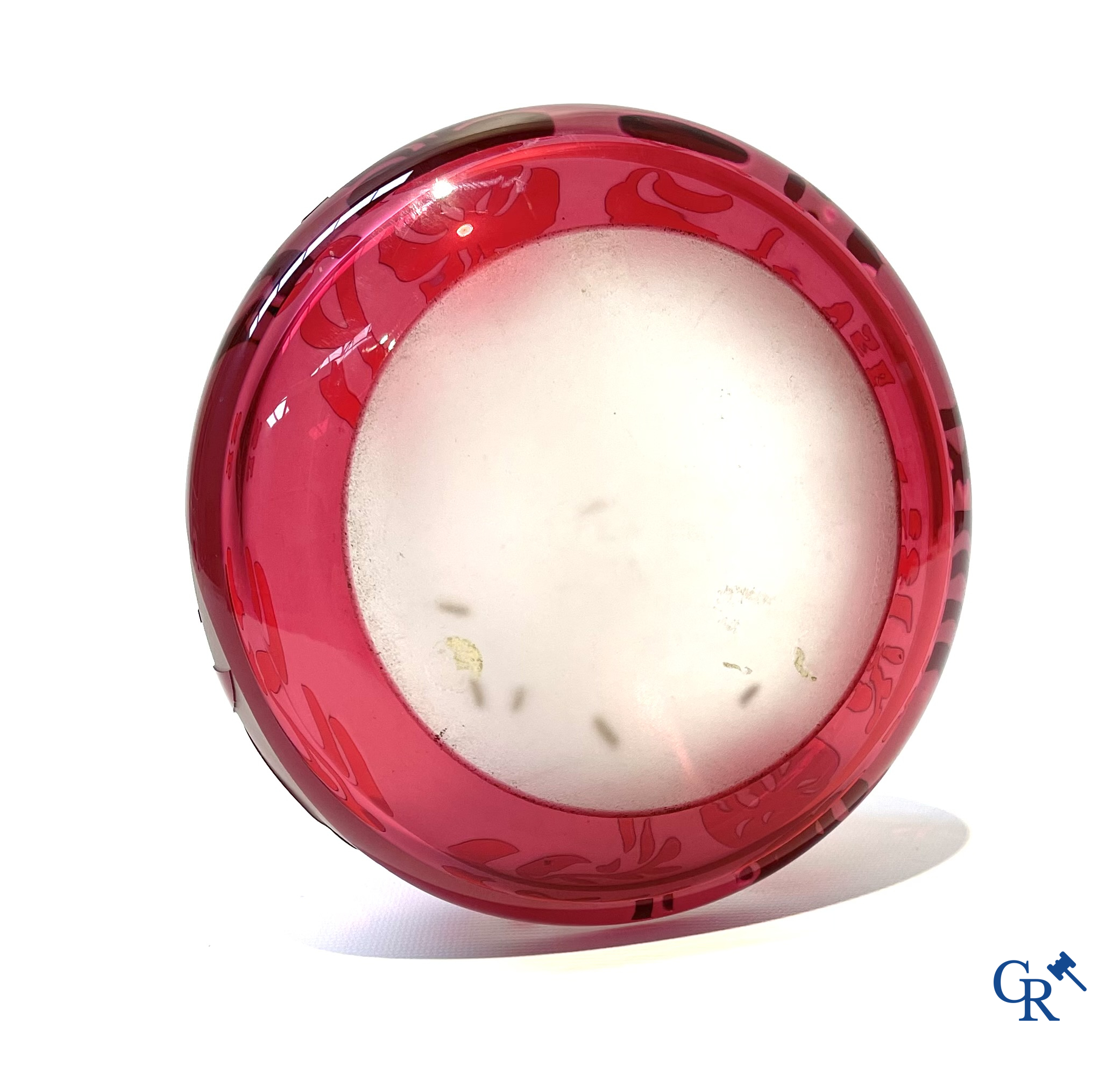 Val Saint Lambert. Een vaas in kristal met bloemendecor. Gesigneerd  en monogram J.S. (Simon).