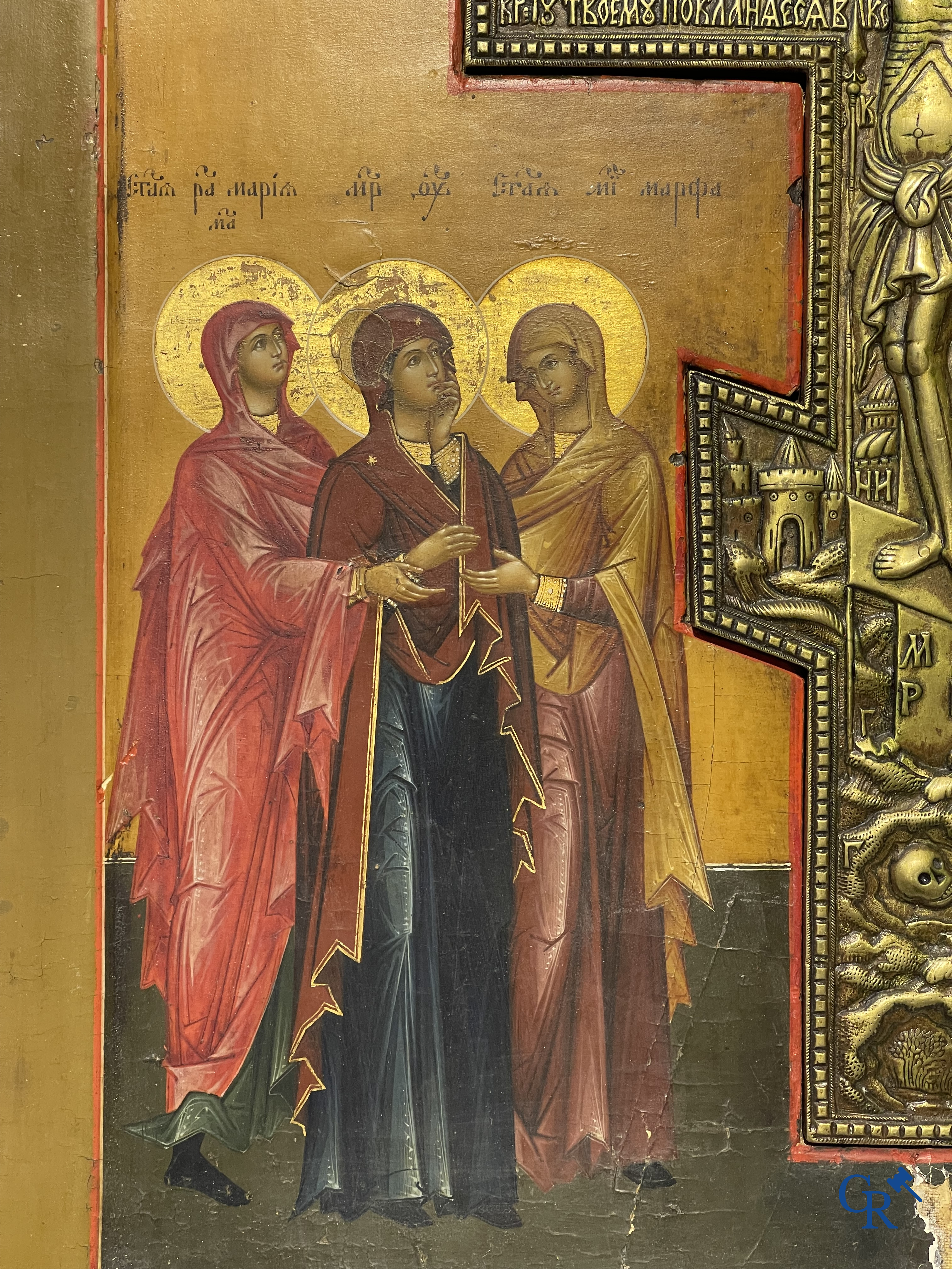 Icoon. Grote Russische Orthodoxe icoon met een ingelegd bronzen kruisbeeld. 19e eeuw.