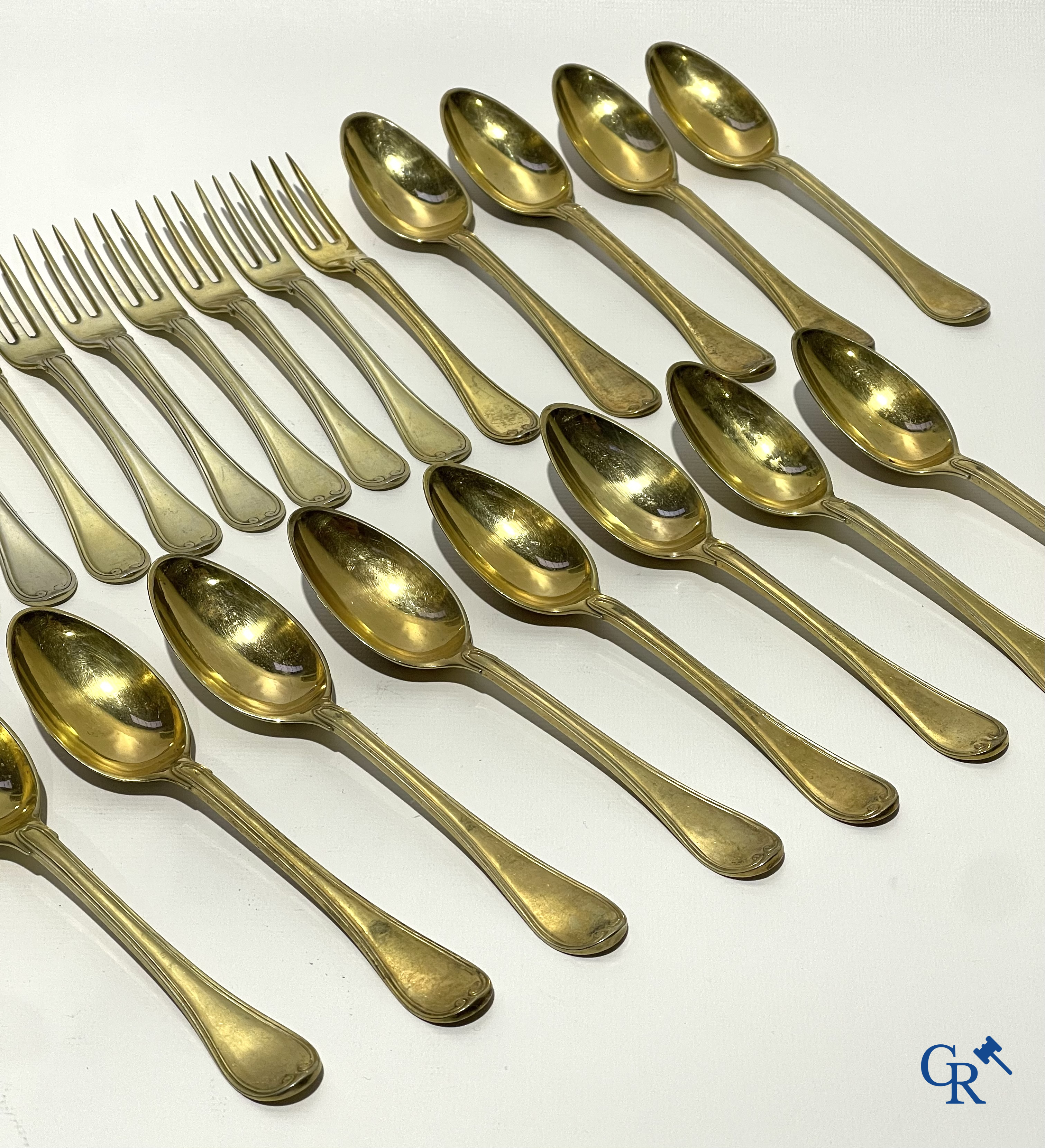 Zilver. Reeks van 24 dessert couverts in vermeil. België, 18e eeuw. Keurmerken op de lepels. Waarschijnlijk Luik 1773.