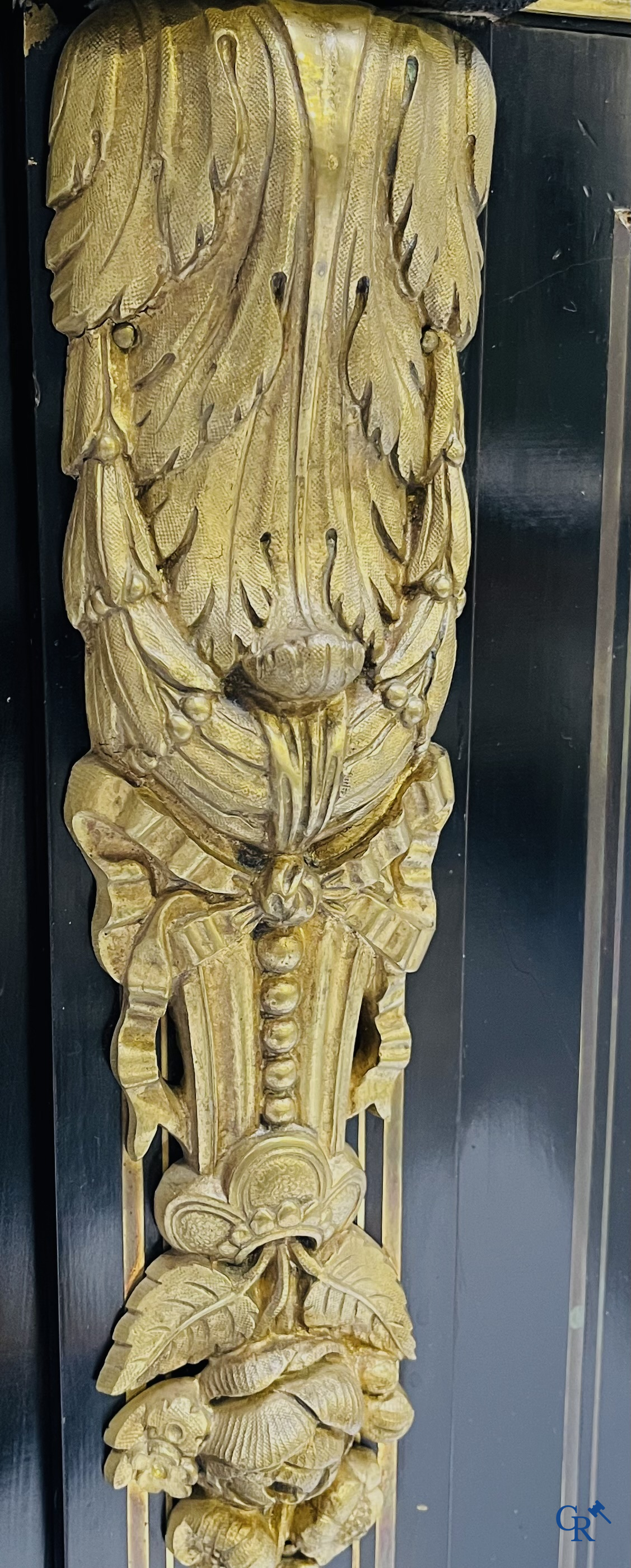 Napoleon III meubel in zwartgelakt hout en bronsbeslag. Marquetterie in de stijl van Boulle en parelmoer inlegwerk.