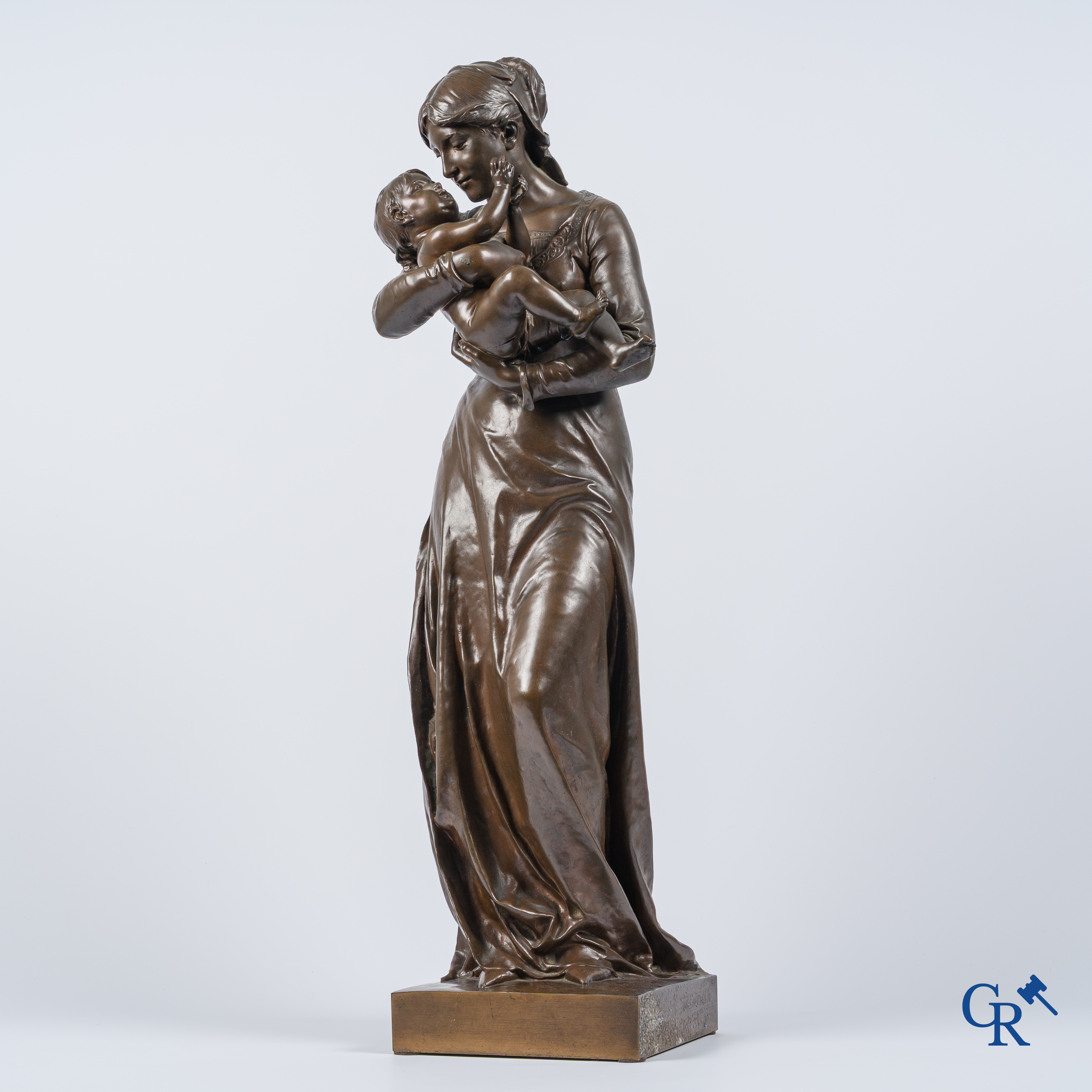 Jean Gautherin (1840-1890) "Moederliefde" Groot bronzen beeld met bruine patina. Gieterij Thiebaut frères Paris. 19e.
