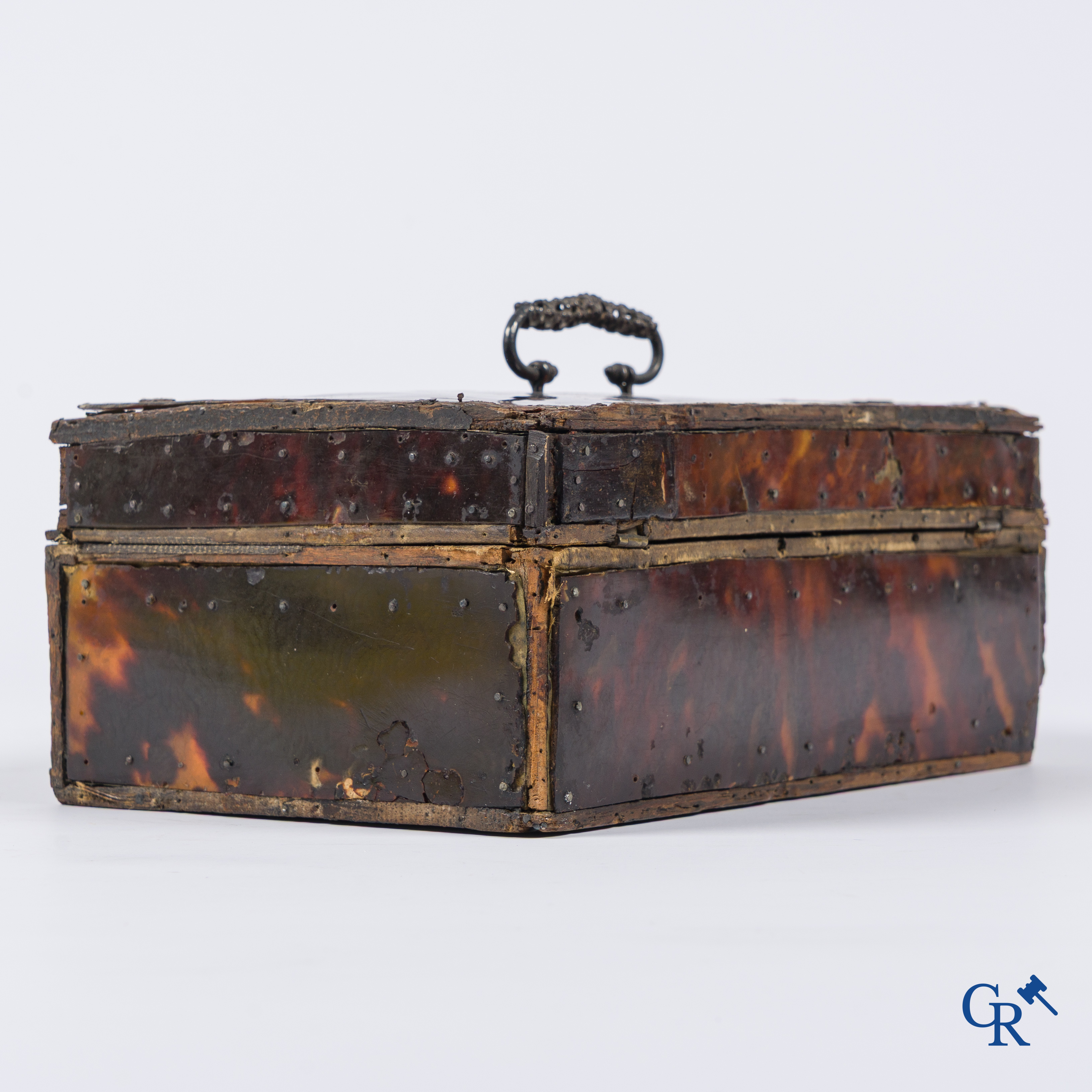 France, 17th century. Tortoise-shell box with silver frames. Louis XIV.