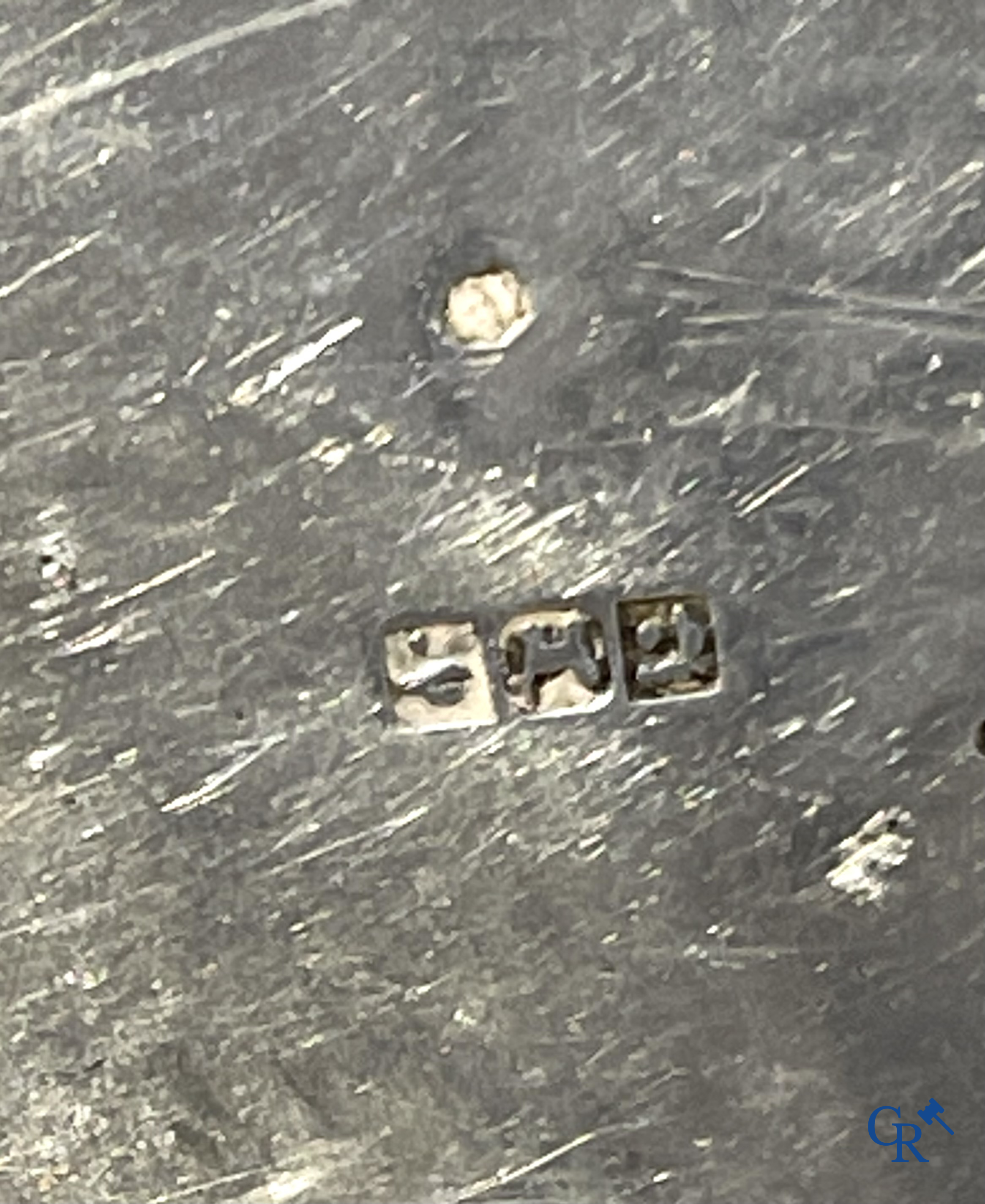 Zilver. Groot en mooi lot diverse vormstukken in zilver. 19de en 20ste eeuw.