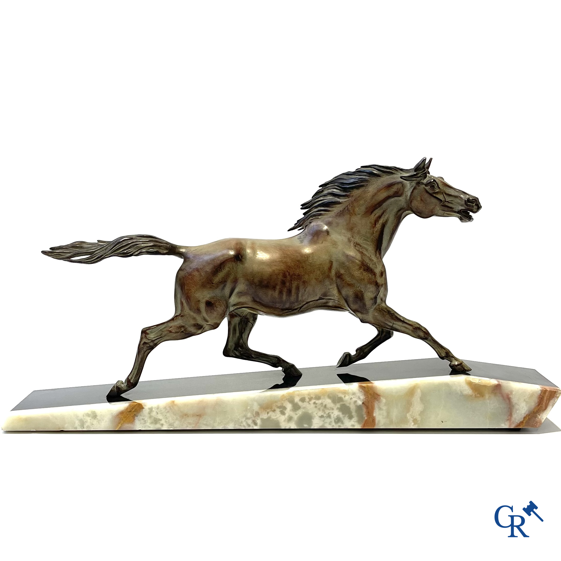 Voorstelling van een lopend paard op een sokkel in zwarte marmer en onyx. Gesigneerd Jonce.
