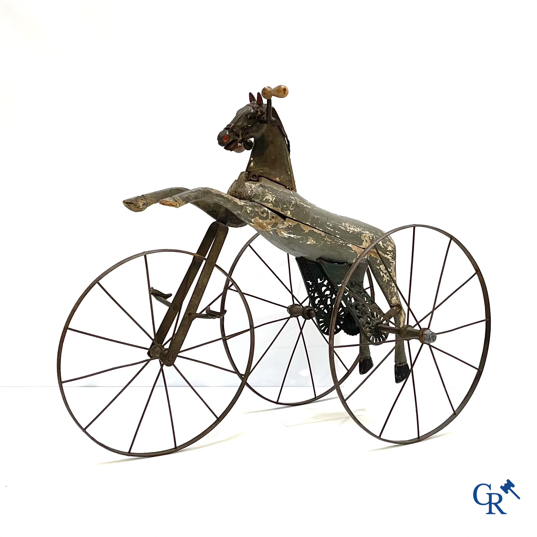 Oud speelgoed. Napoleon III fietspaard of driewieler in hout en metaal. Circa 1880.