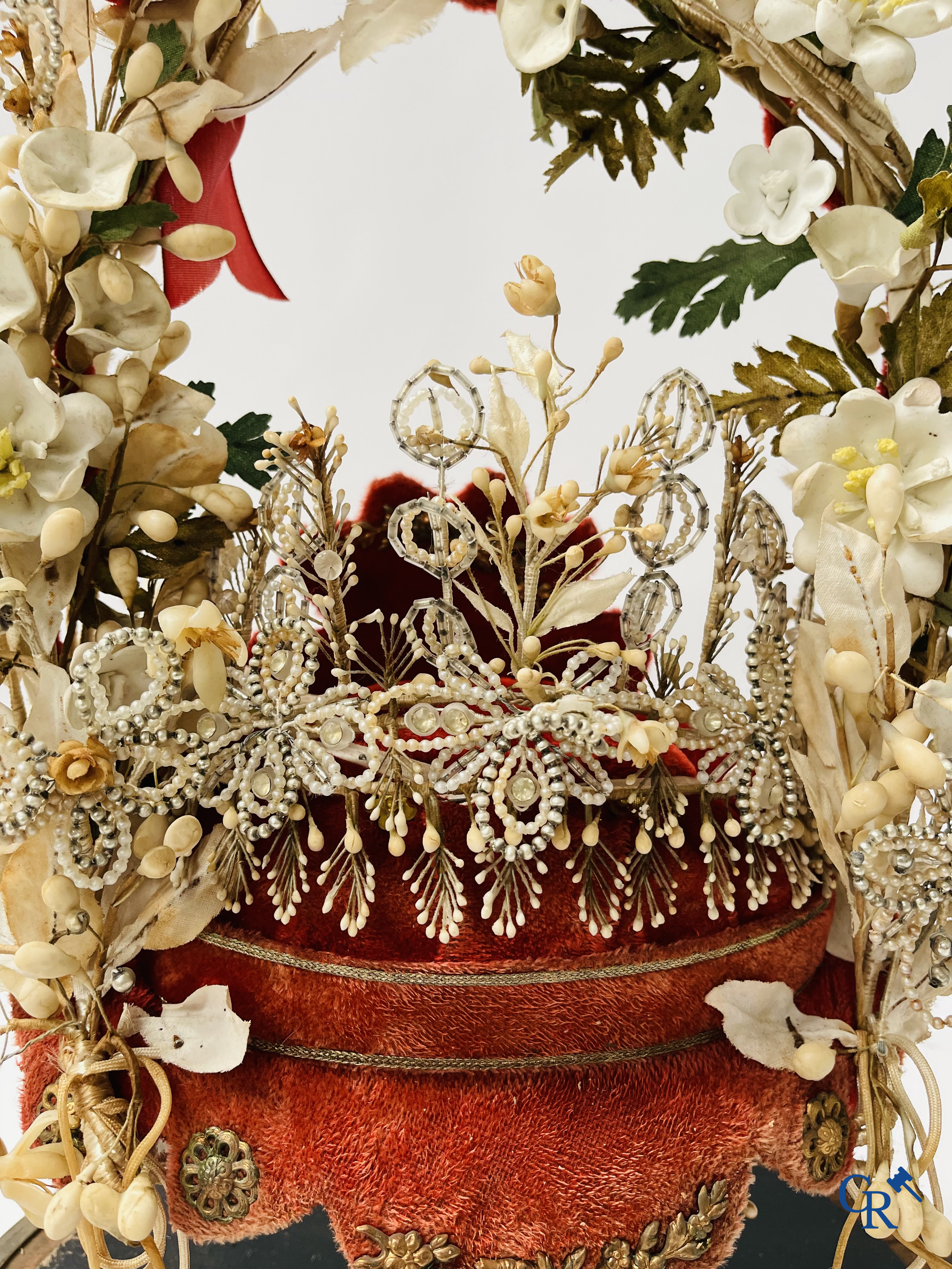 2 domes with wedding bouquet, one with flowers in biscuit, another with mirrors, dated 1908.