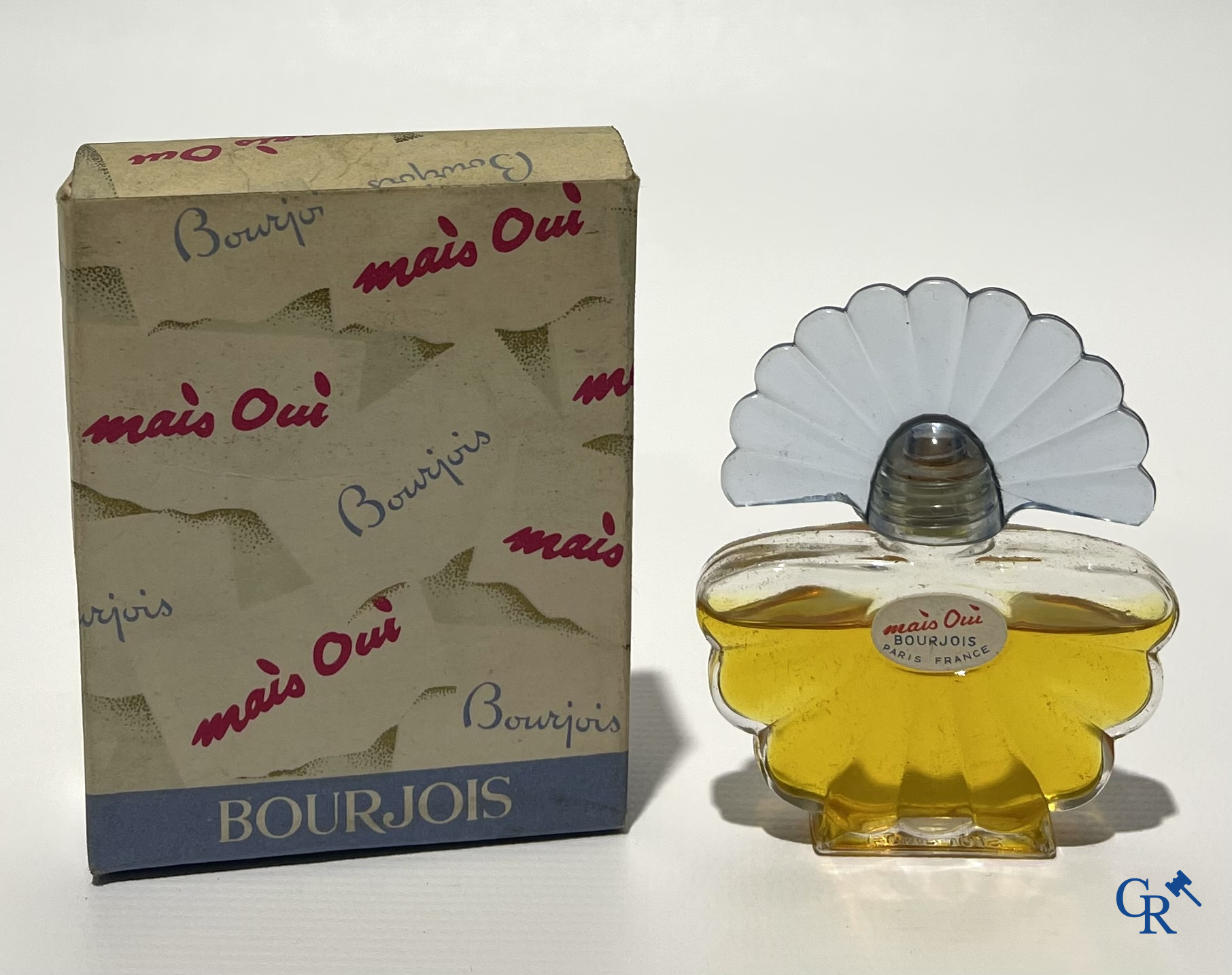Art deco. Lot van 7 parfumflessen waarvan enkele in de originele doos. Jaren '30 tot '50. Bourjois en Roger & Gallet.