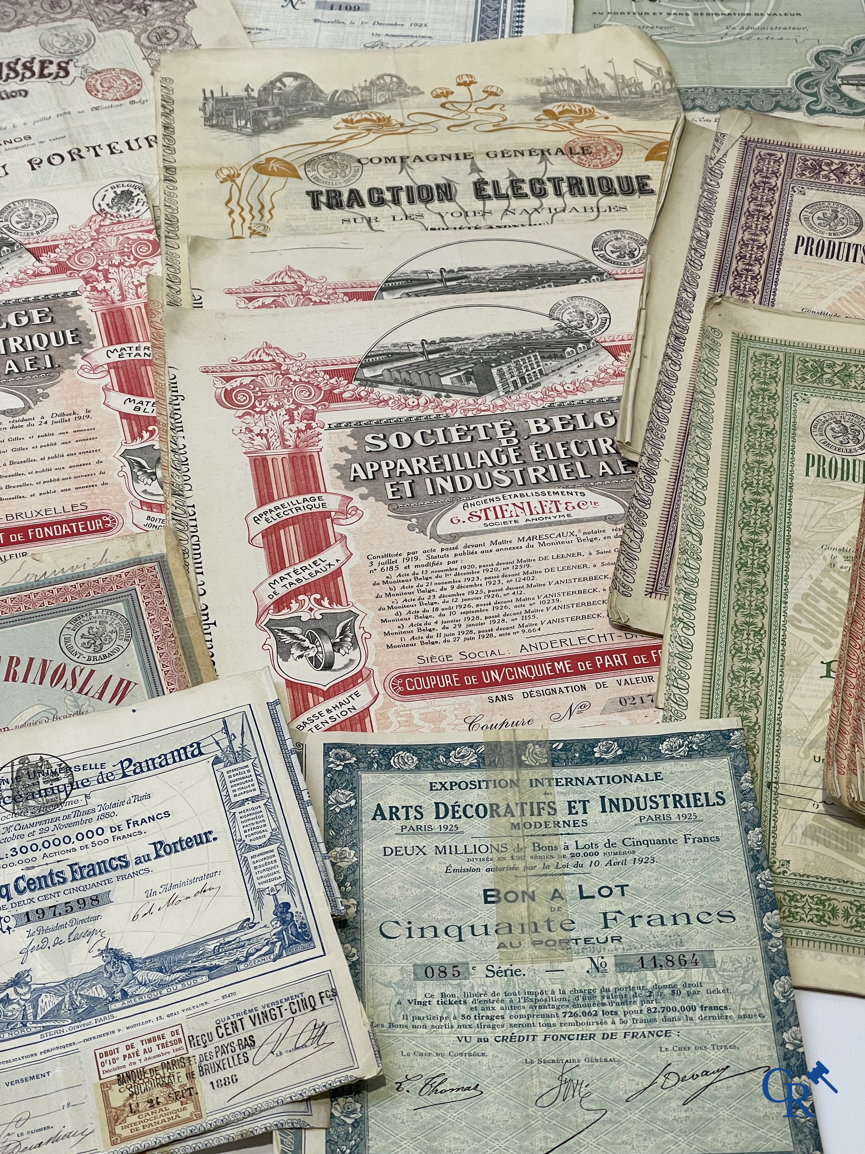 Interessant lot met oude aandelen en waardepapieren.