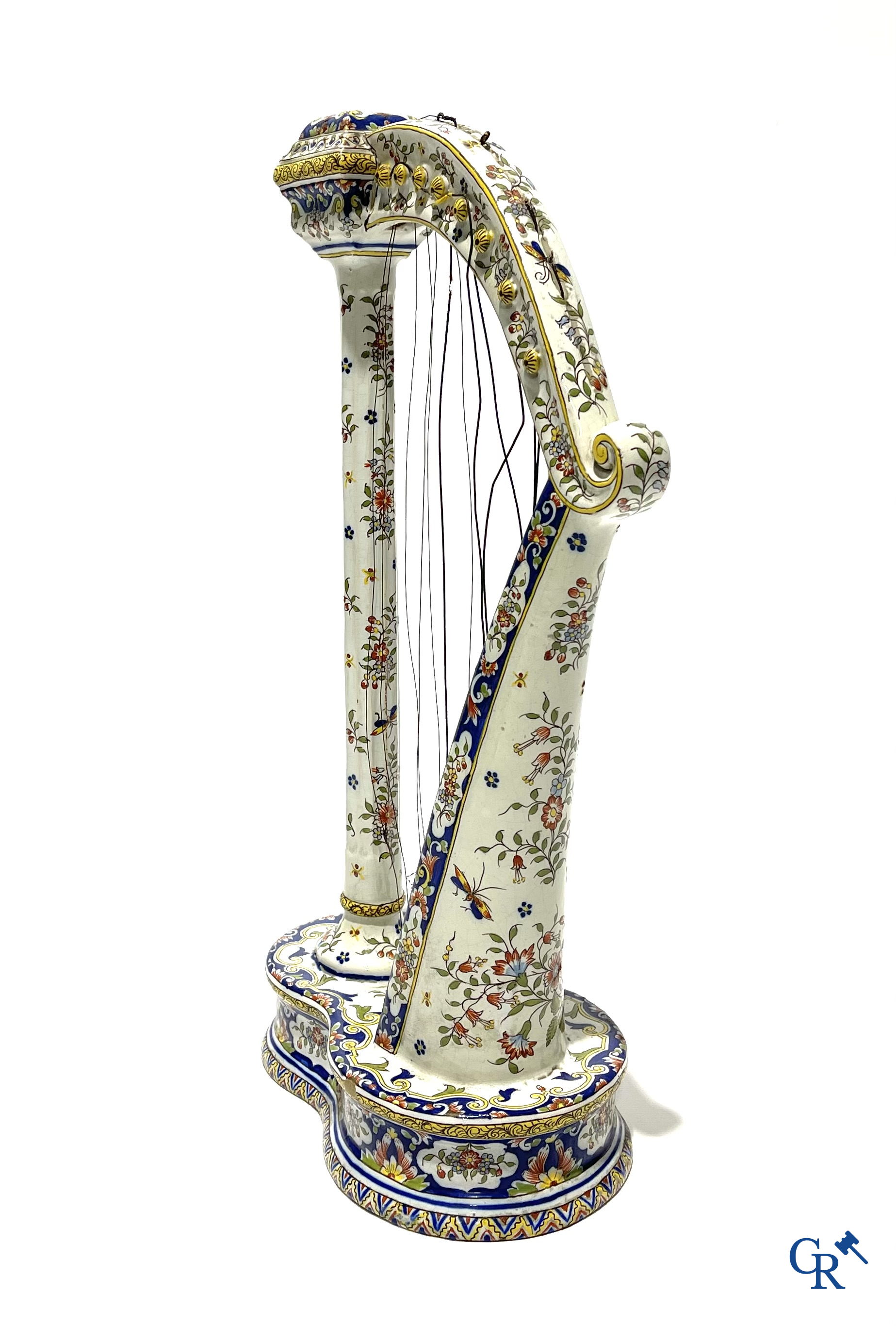 Faience of Rouen, Devres. Interesting and large lot with various polychrome pieces. 19th century.