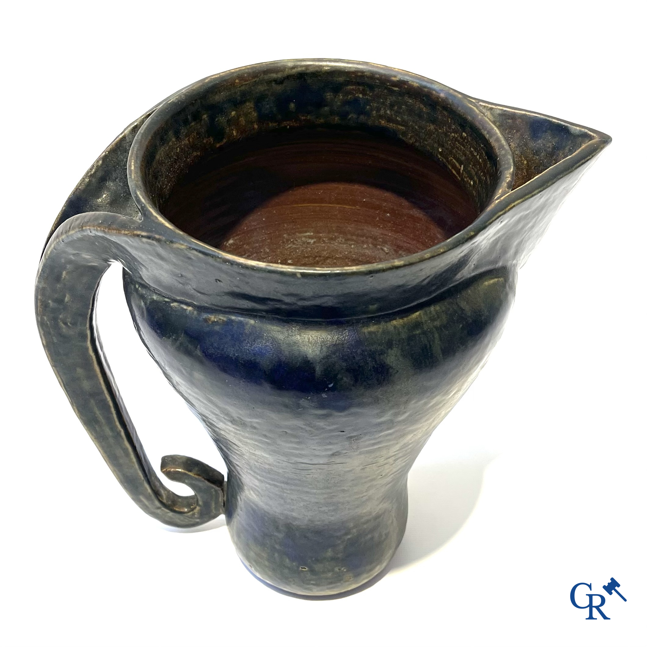 Edgard Aubry. Grote schenkkan in geëmailleerde Grès. Gesigneerd en genummerd.