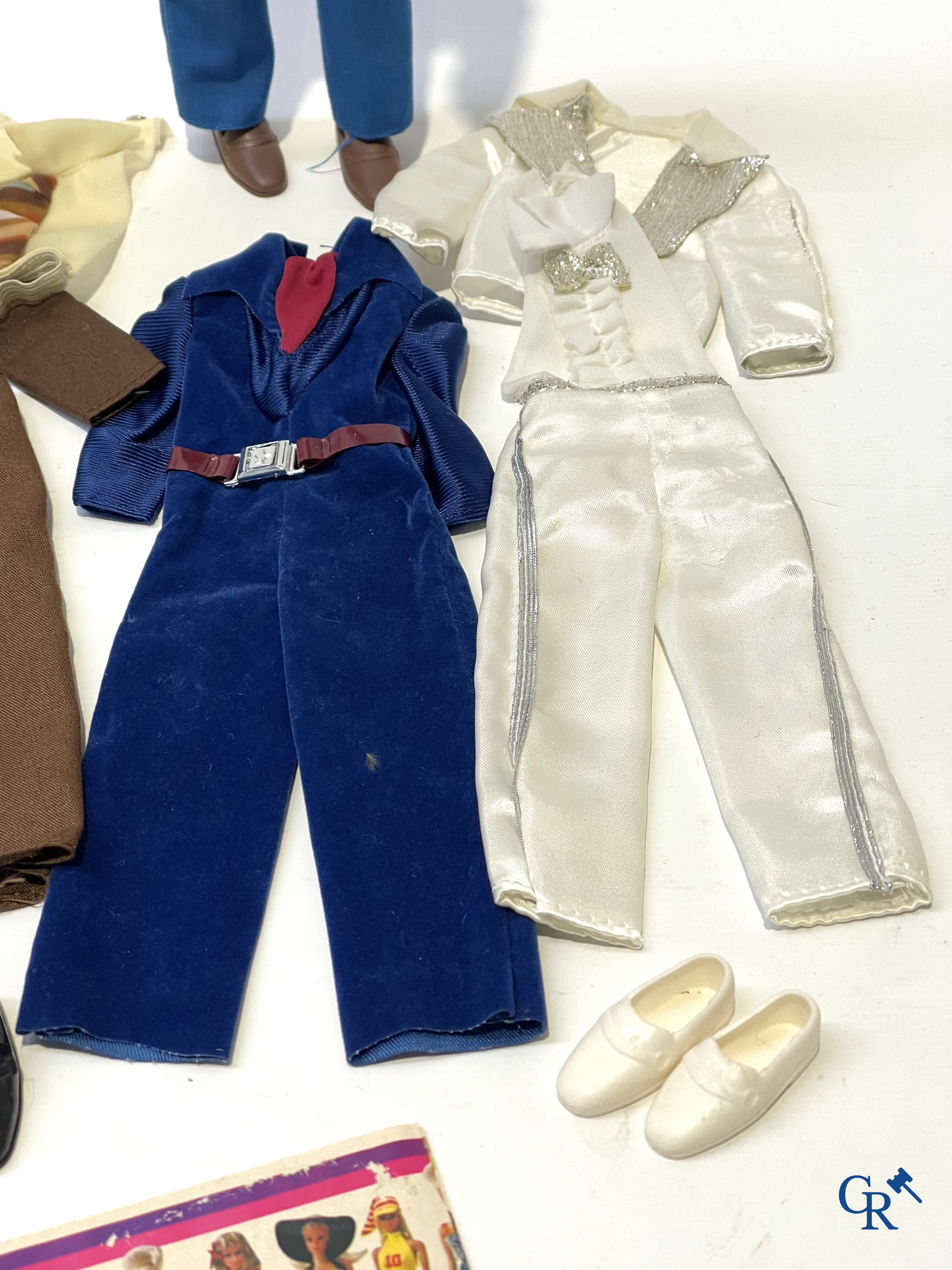 Old Toys. Mattel, a great lot of dolls and attributes. Barbie, Ricky, Skipper, Ken etc. 1960's and later.